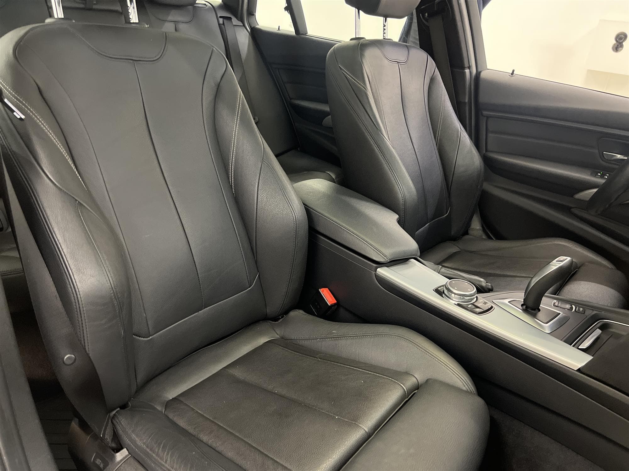 BMW 328i xDrive 245hk Pano M-Värm H/K Navi B-Kam Skinn PDC