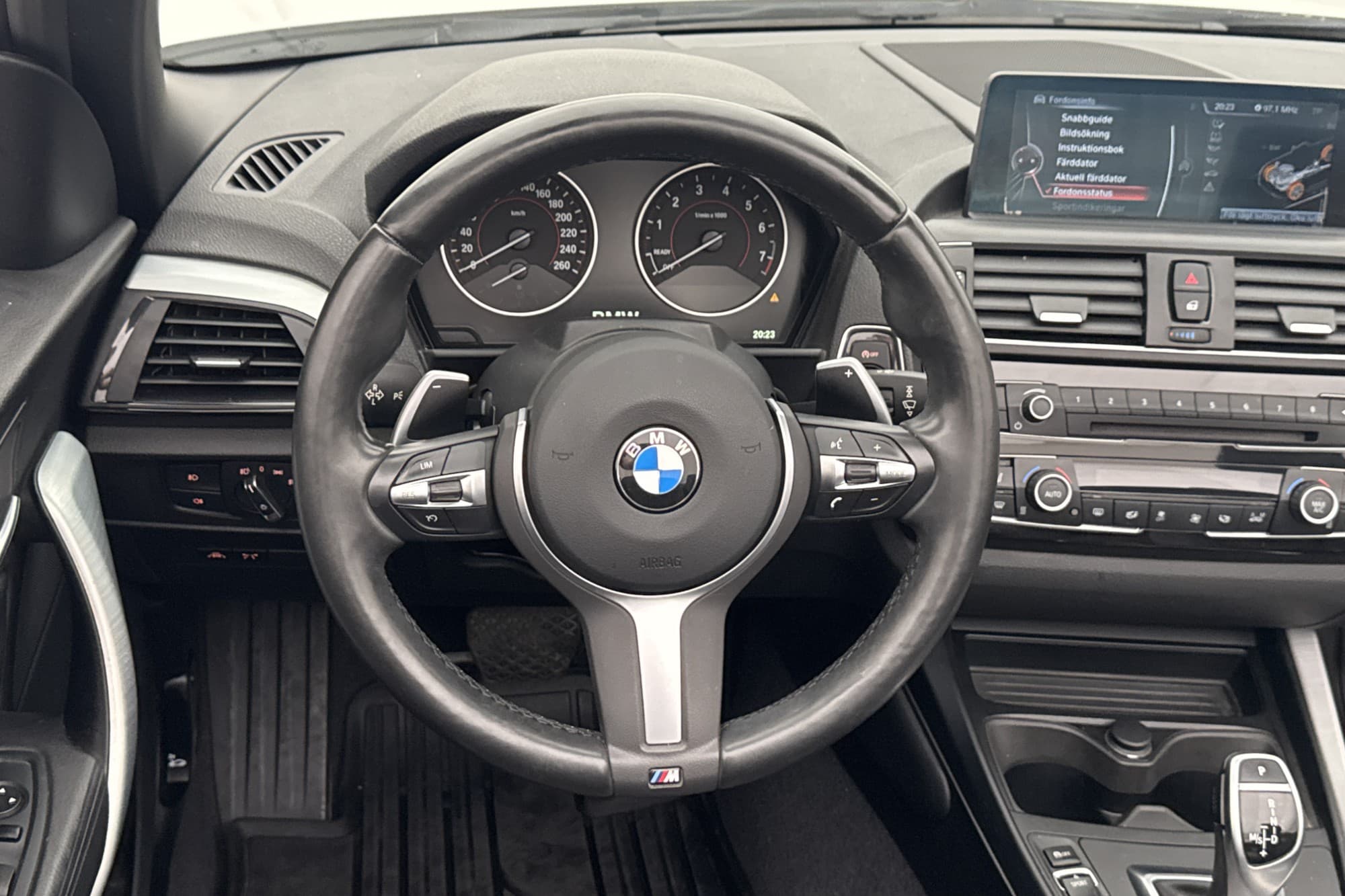 BMW 228i Convertible 245hk Sport line Skinn Navi P-Sensorer