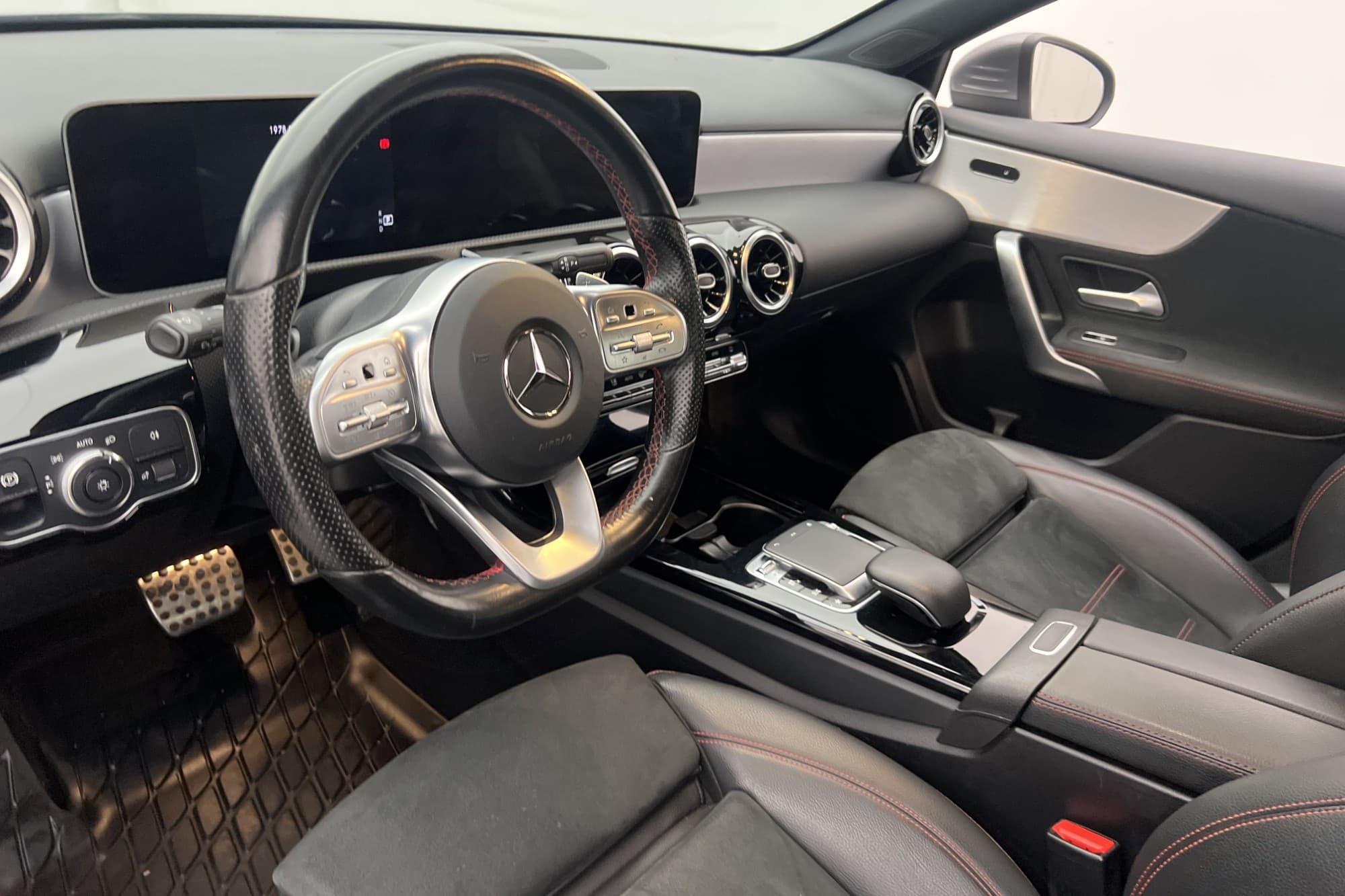 Mercedes-Benz A 220 4M 190hk AMG Wide Kamera CarPlay Drag