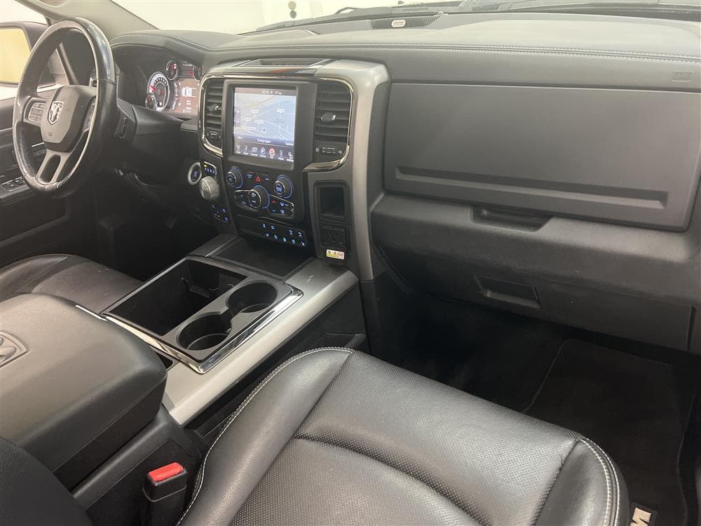 Dodge Ram Sport 1500 5.7 4WD 401hk Taklucka Navi Nyservad interiör