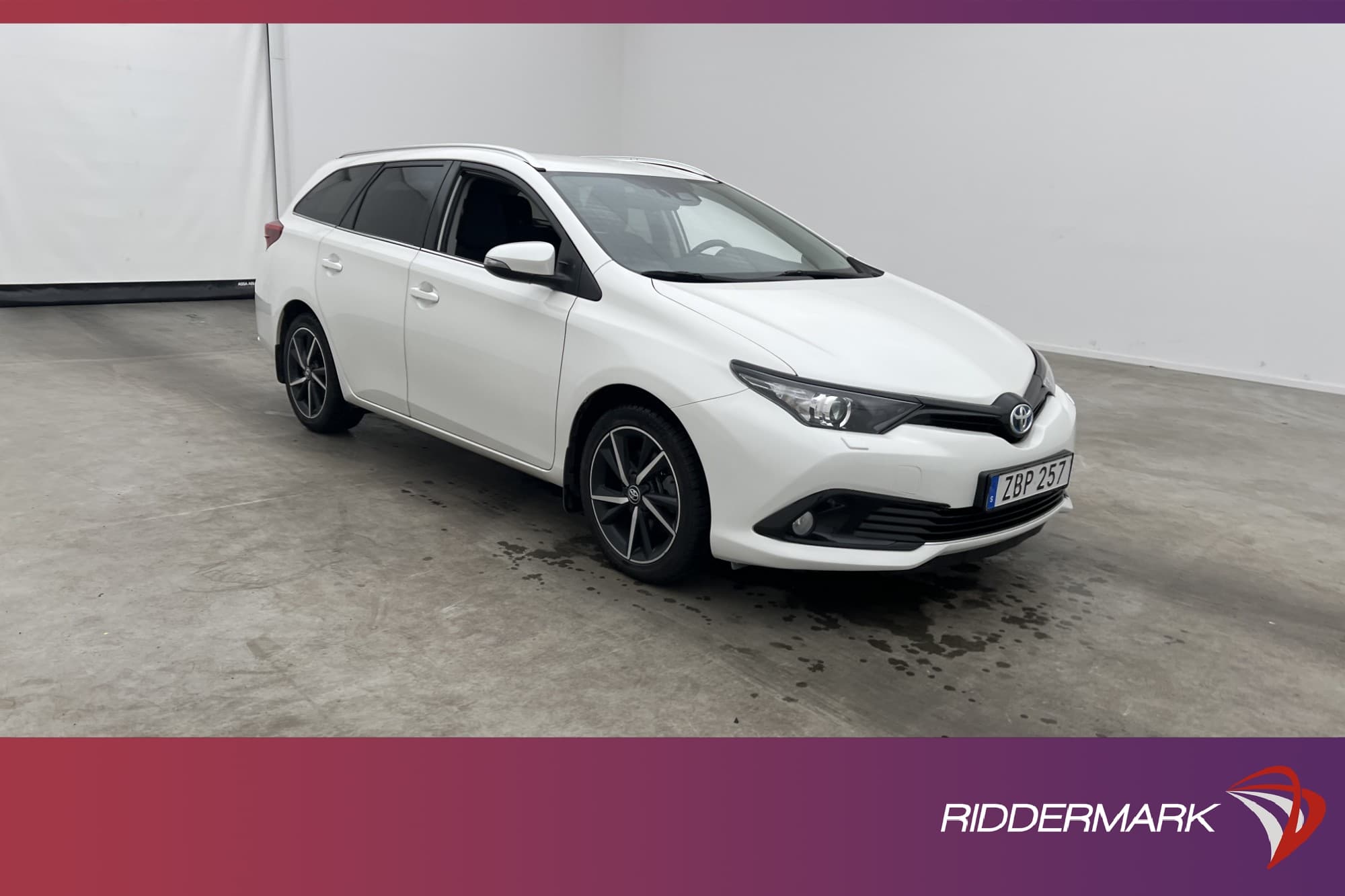 Toyota Auris Touring Sports Hybrid 136hk