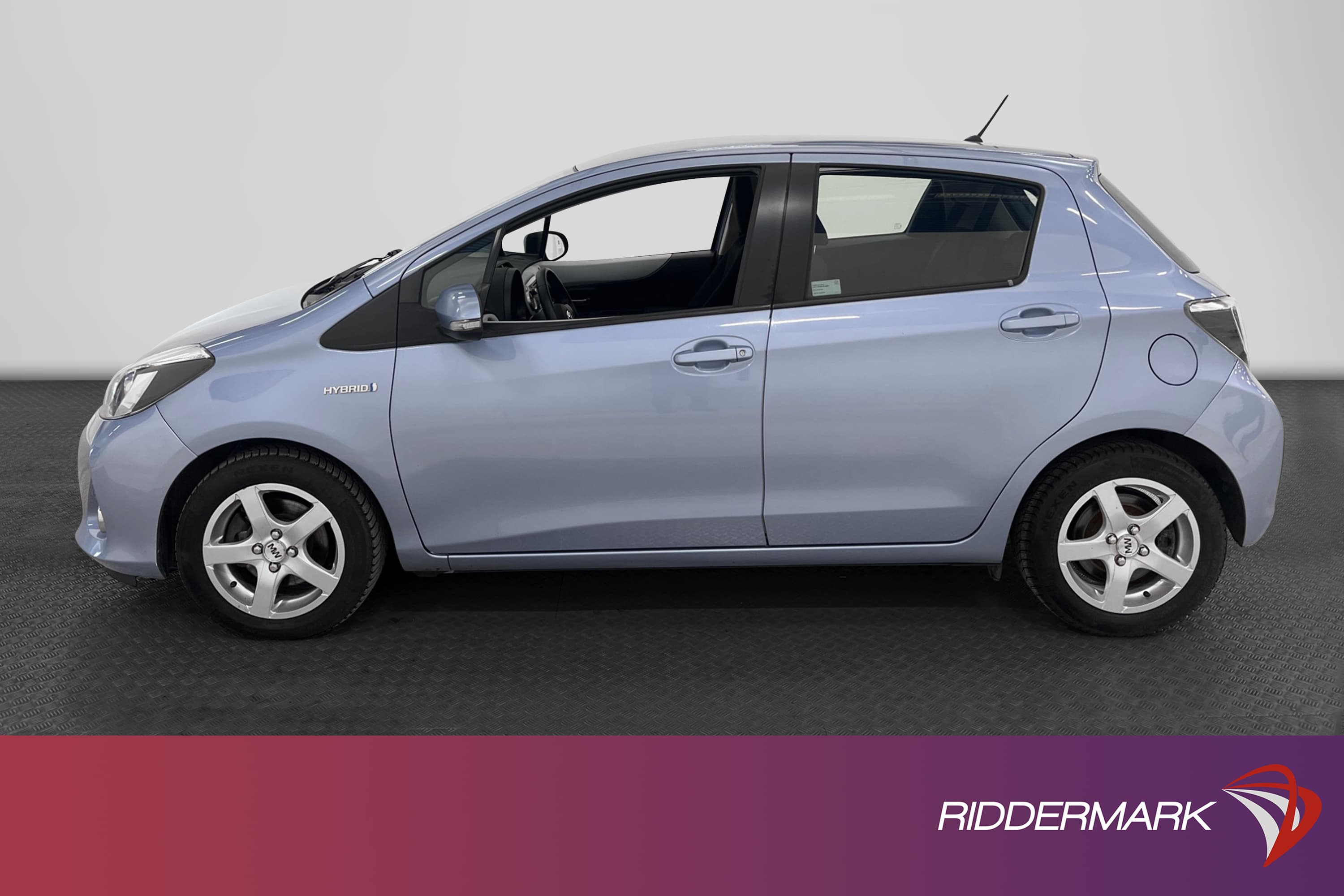 Toyota Yaris Hybrid  101hk