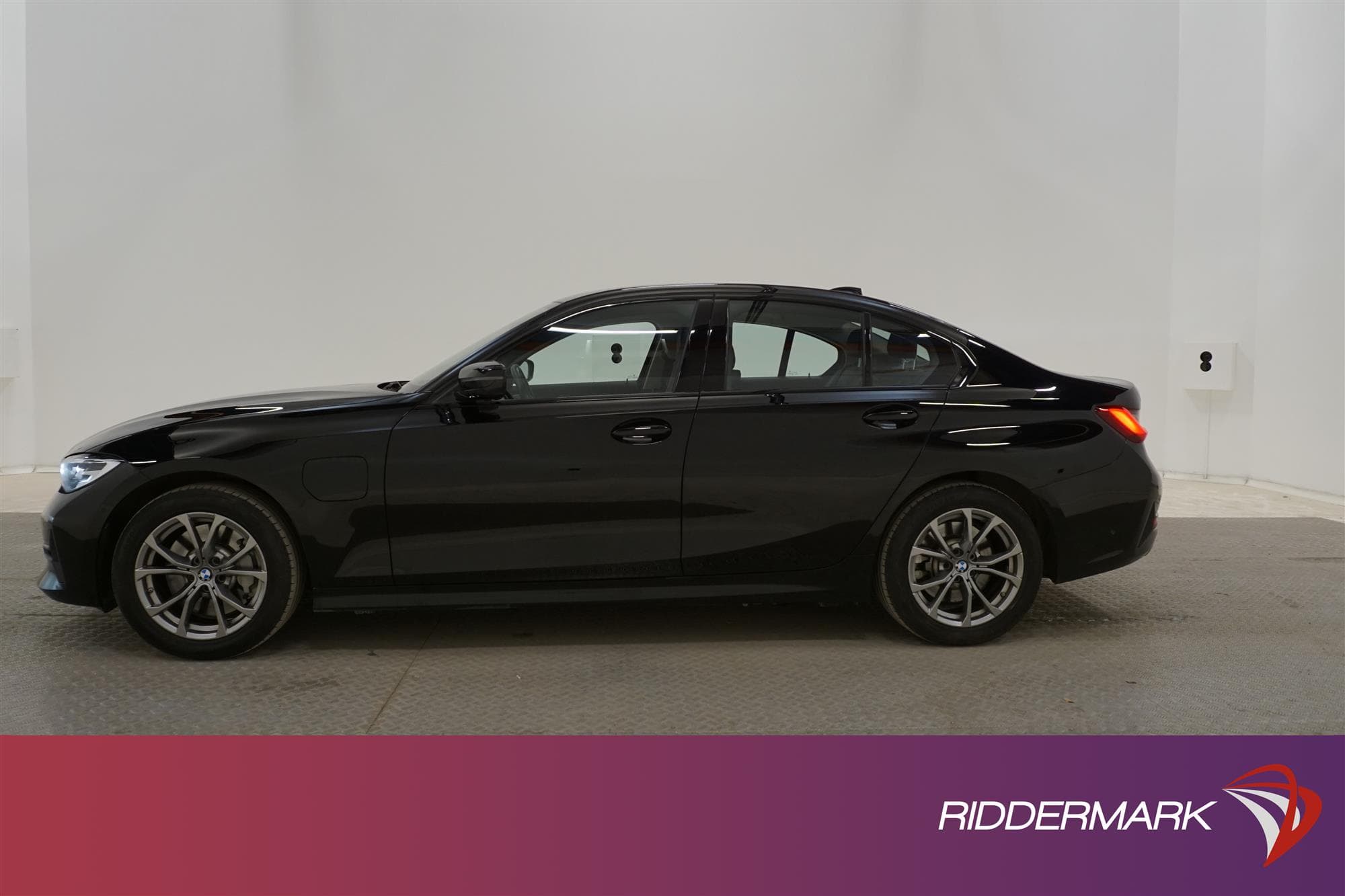 BMW 330e