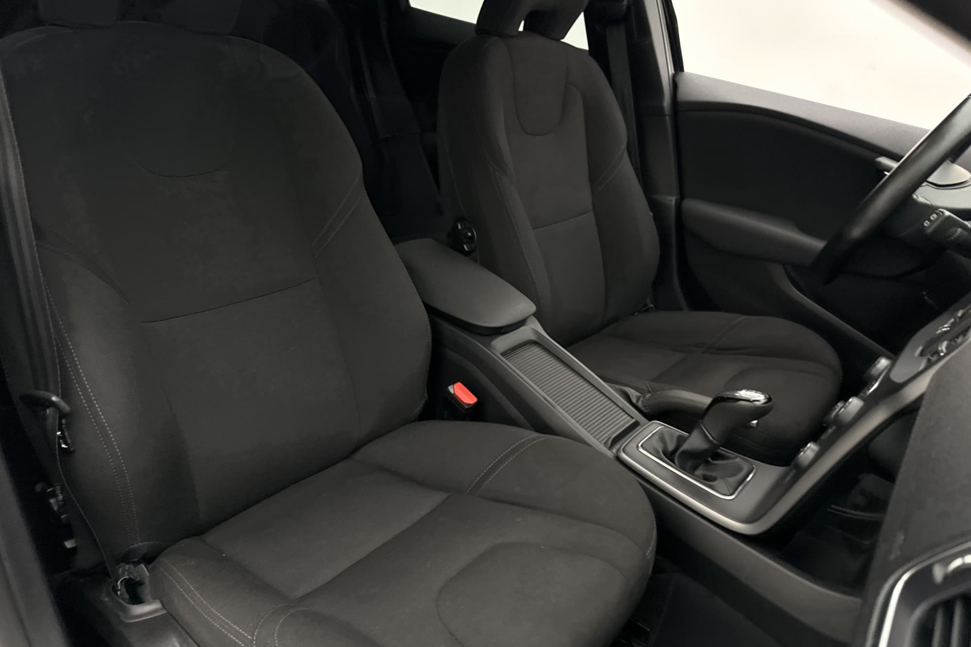 Volvo V40 T2 122hk Parkeringsvärmare Farthållare Bluetooth