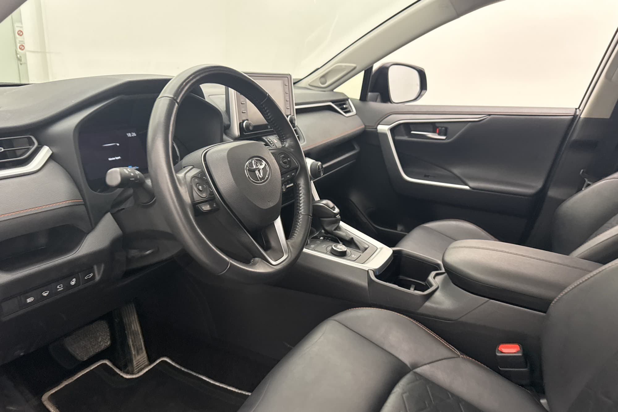Toyota RAV4 Hybrid AWD Adventure 360° Rattvärme Skinn Drag