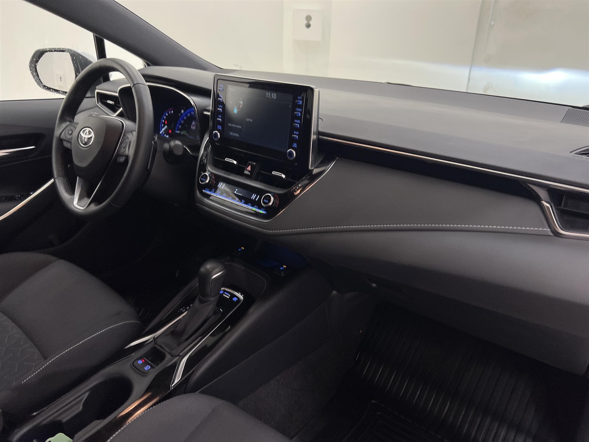 Toyota Corolla Hybrid e-CVT 184hk B-Kam Nybesiktad 0,39L/mil