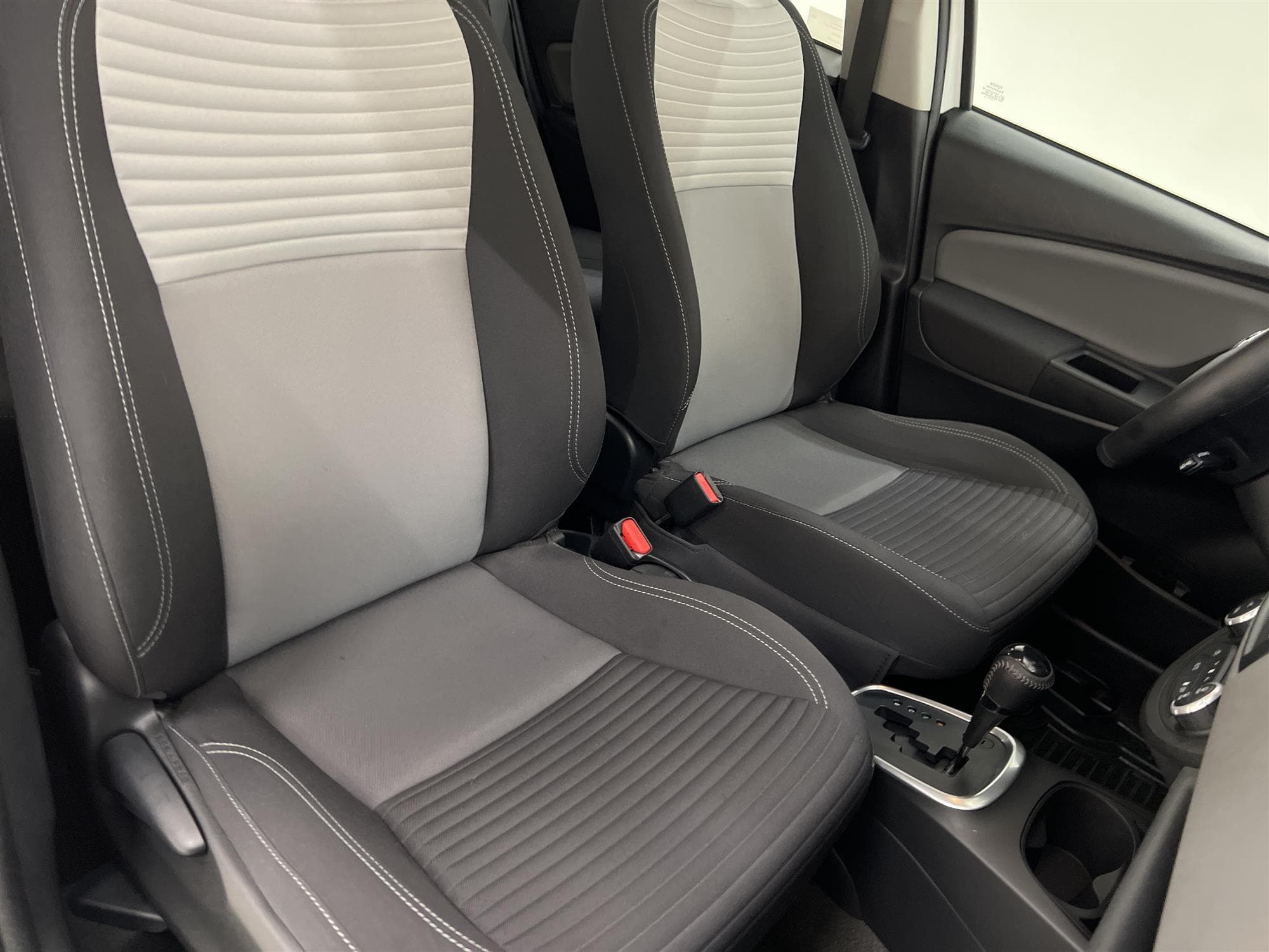 Toyota Yaris Hybrid e-CVT 101hk B-Kam P-Sensorer 0,37L/mil