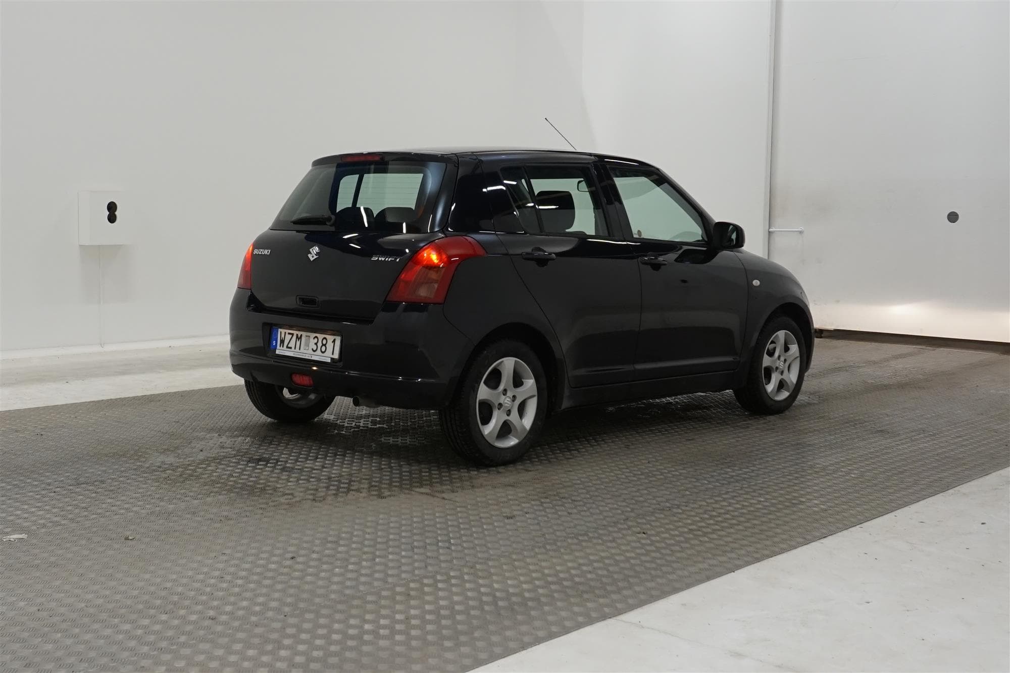 Suzuki Swift 1.3 92hk  2 Brukare Nyservad Låg Skatt