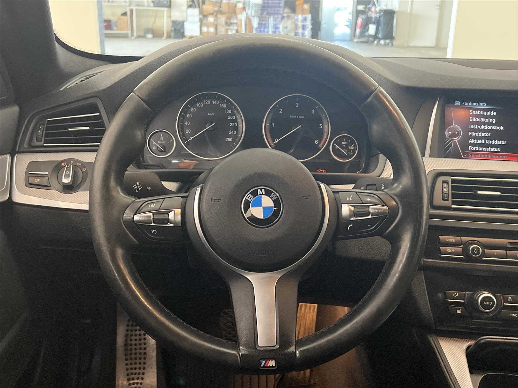 BMW 520d 190hk xDrive M Sport D-värm HiFi Skinn Navi