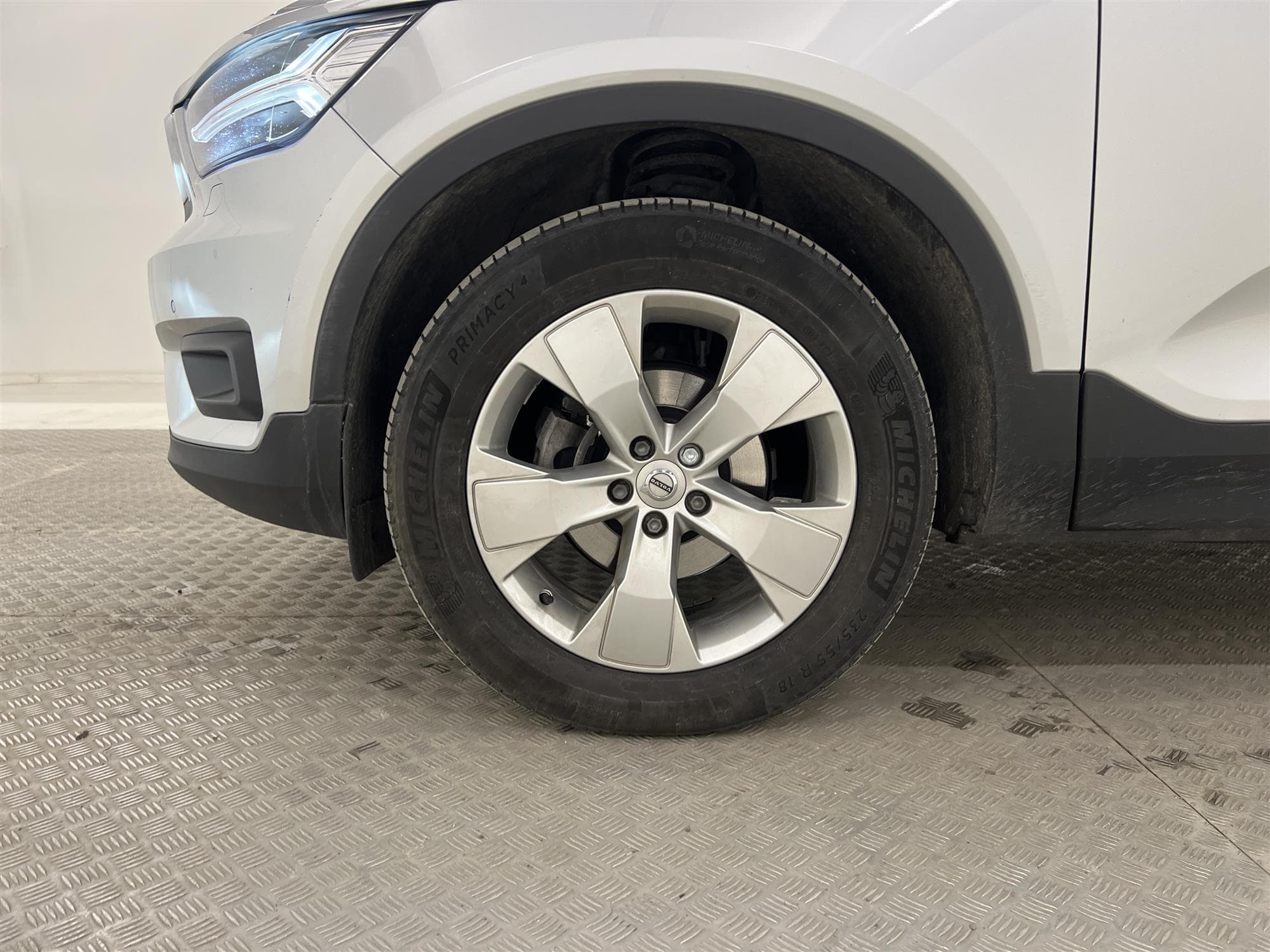Volvo XC40 D3 150hk Momentum VOC Värmare Kamera Skinn Naviinteriör