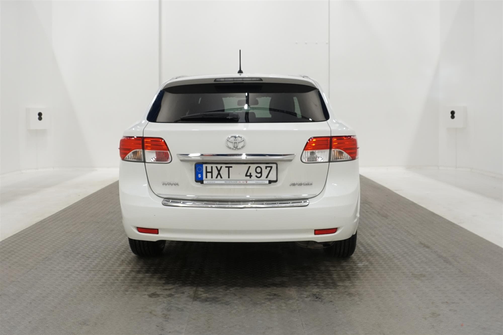 Toyota Avensis Kombi  2.0 152hk Navi B-Kamera Låg Skatt 