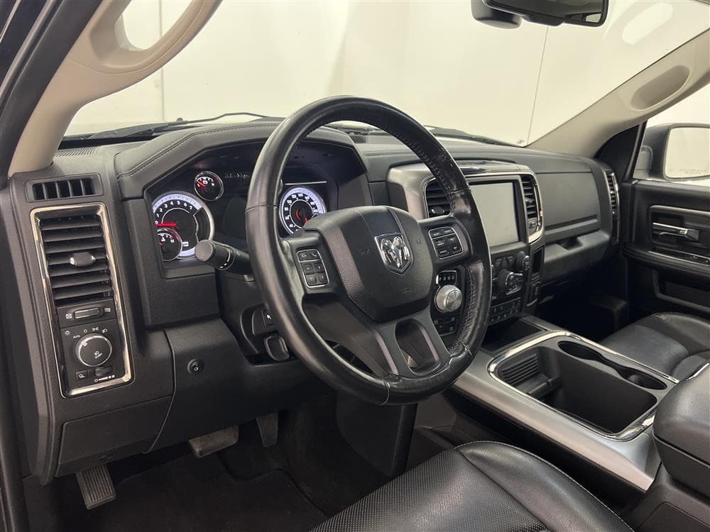 Dodge Ram Sport Black Edt 5.7 4WD 401hk Taklucka Kåpa interiör