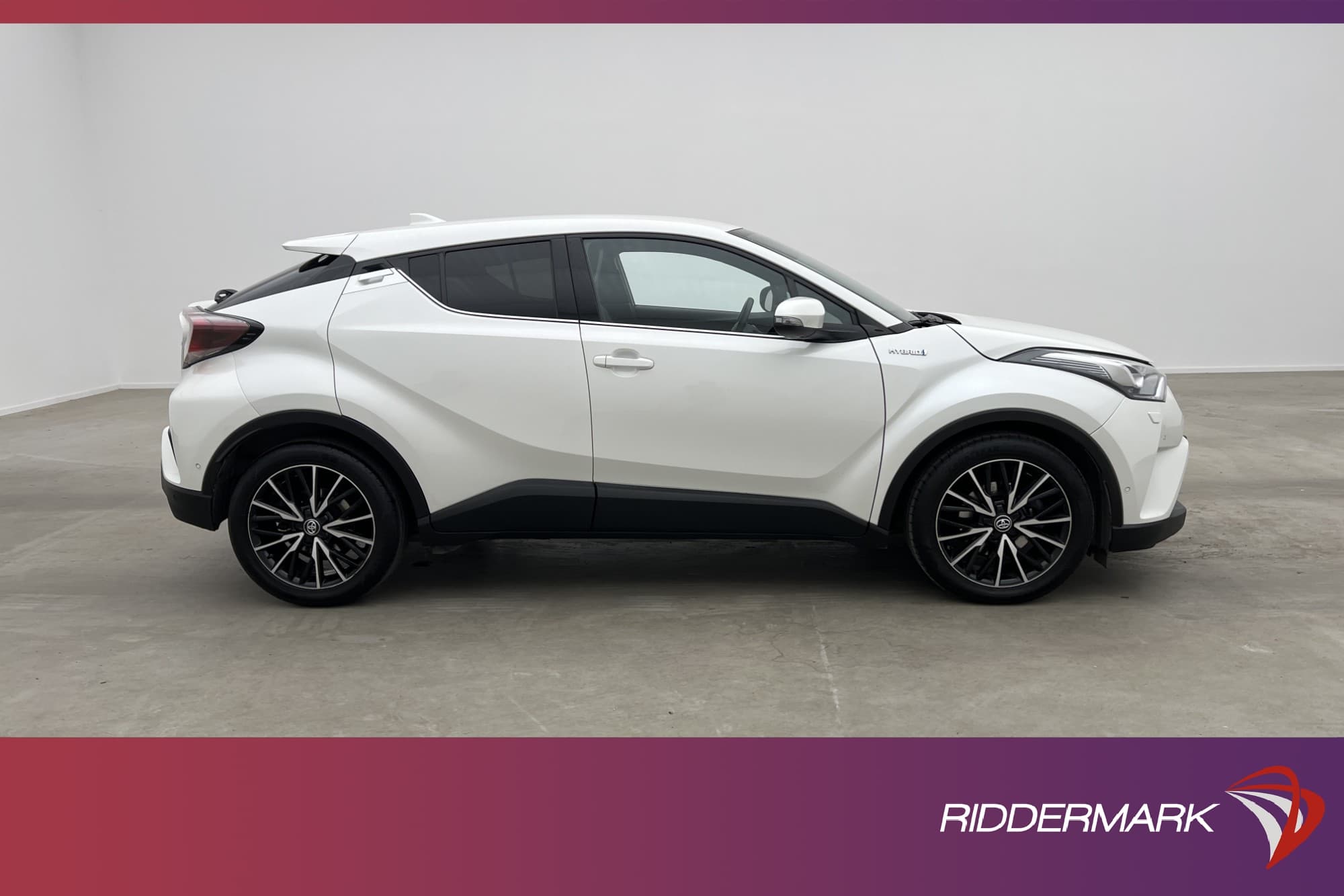 Toyota C-HR Hybrid CVT 122hk Executive JBL Kamera Navi Drag