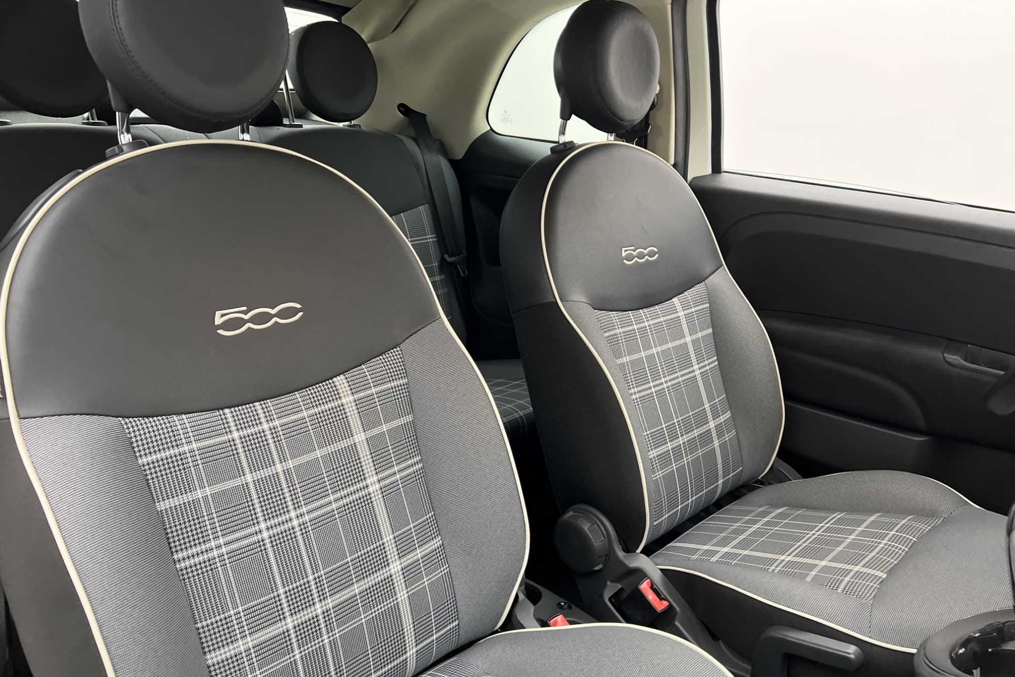 Fiat 500C 1.2 8V 69hk Lounge Halvskinn Bluetooth