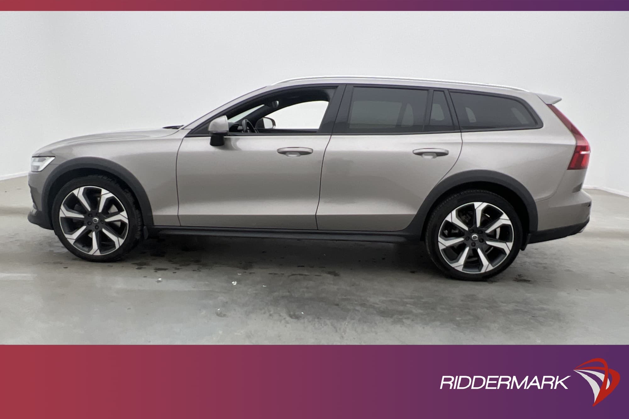 Volvo V60 Cross Country D4 AWD VOC Värm Navi Pano 360° HUD