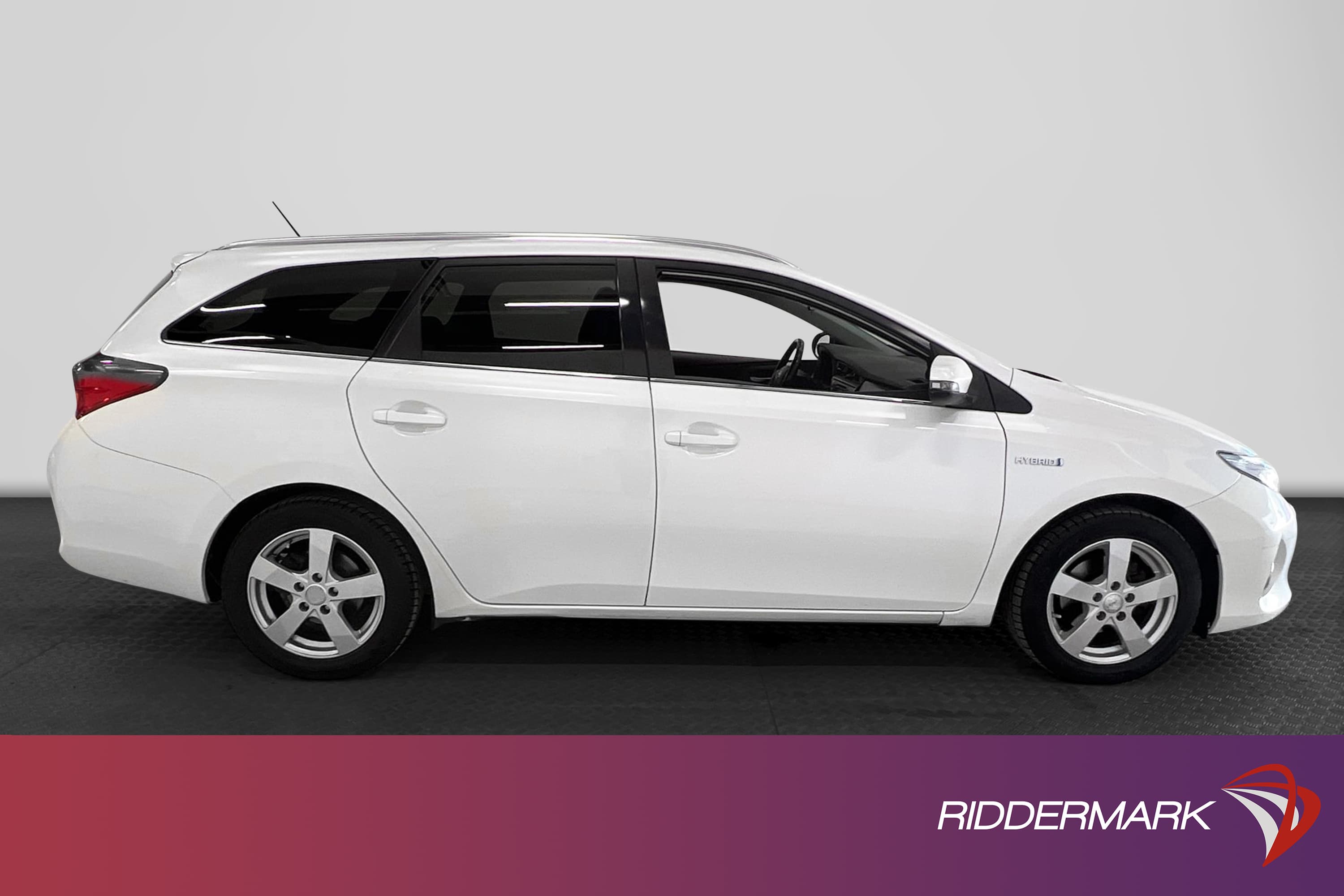 Toyota Auris Hybrid e-CVT 136hk B-Kam 360kr Skatt 0,39L/mil 