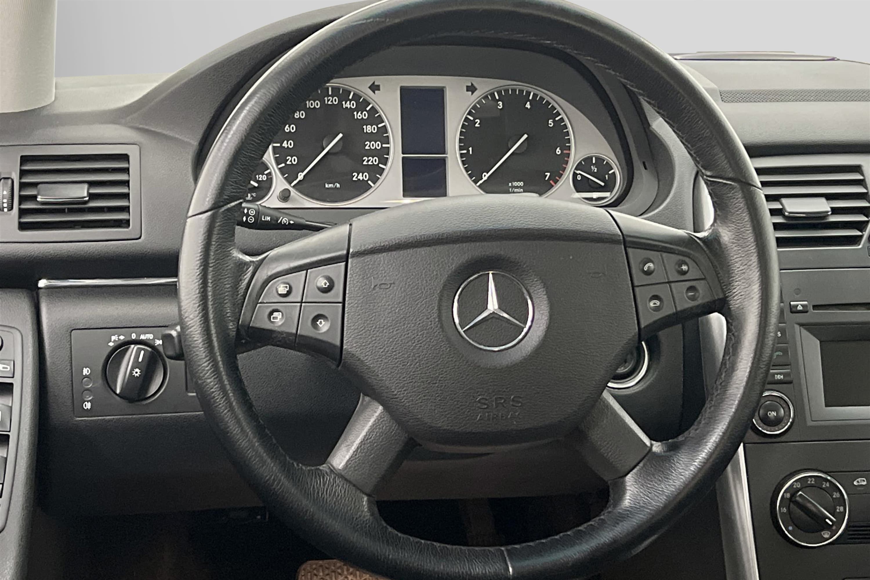 Mercedes-Benz B 180 116hk M&K-Värmare Dragkrok PDC Nyservad