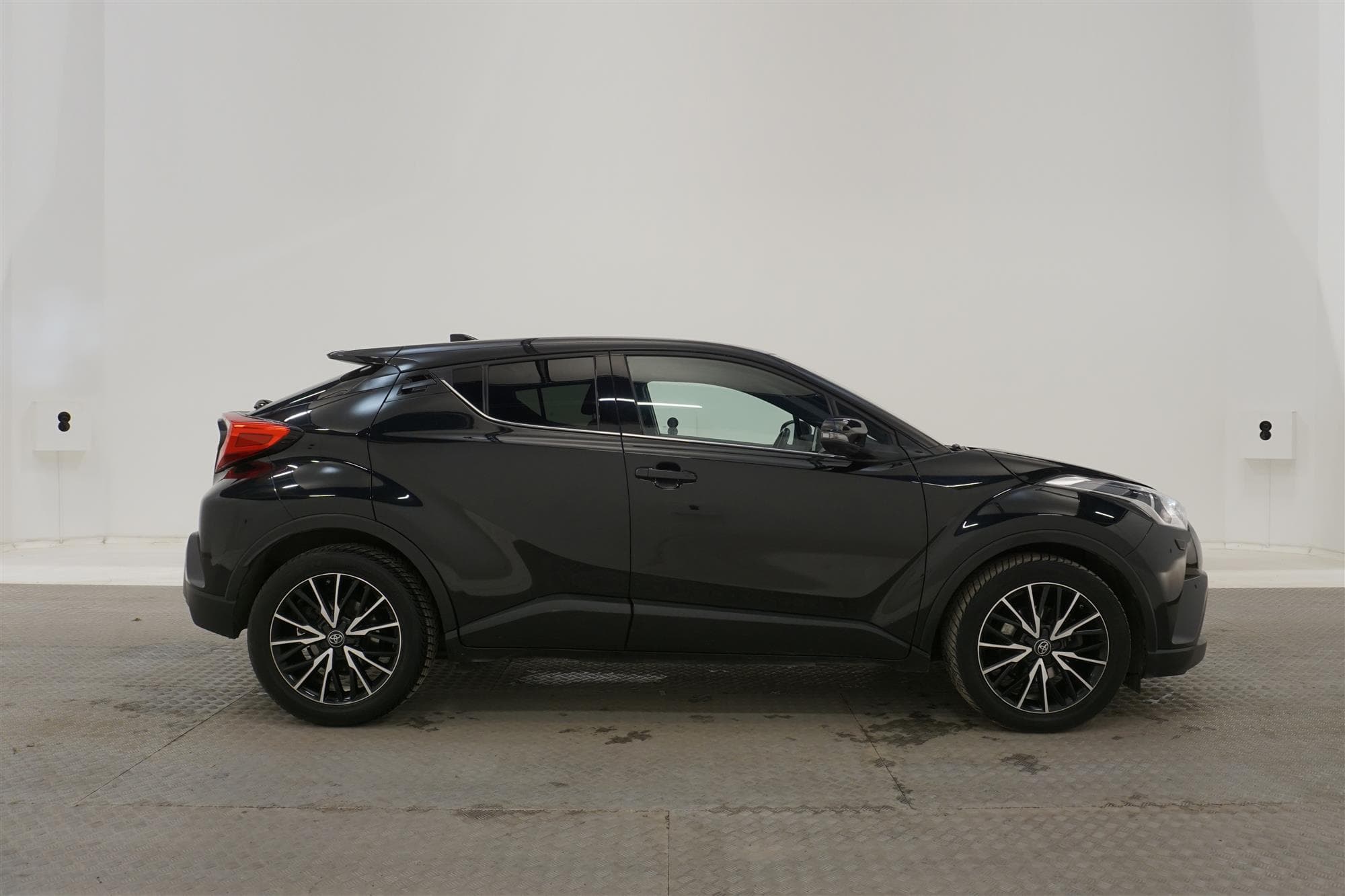 Toyota C-HR Hybrid 122hk JBL B-Kamera Svart Innertak Keyless