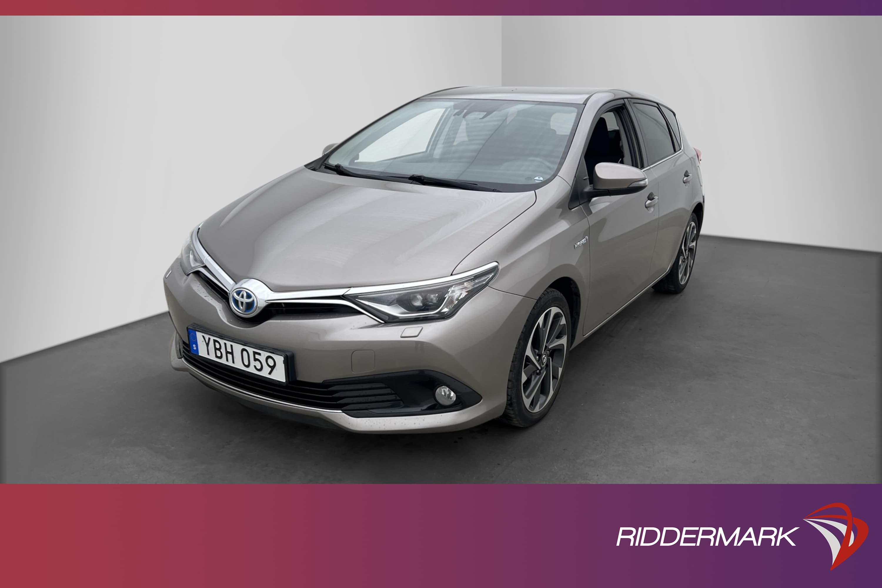 Toyota Auris Hybrid e-CVT 136hk