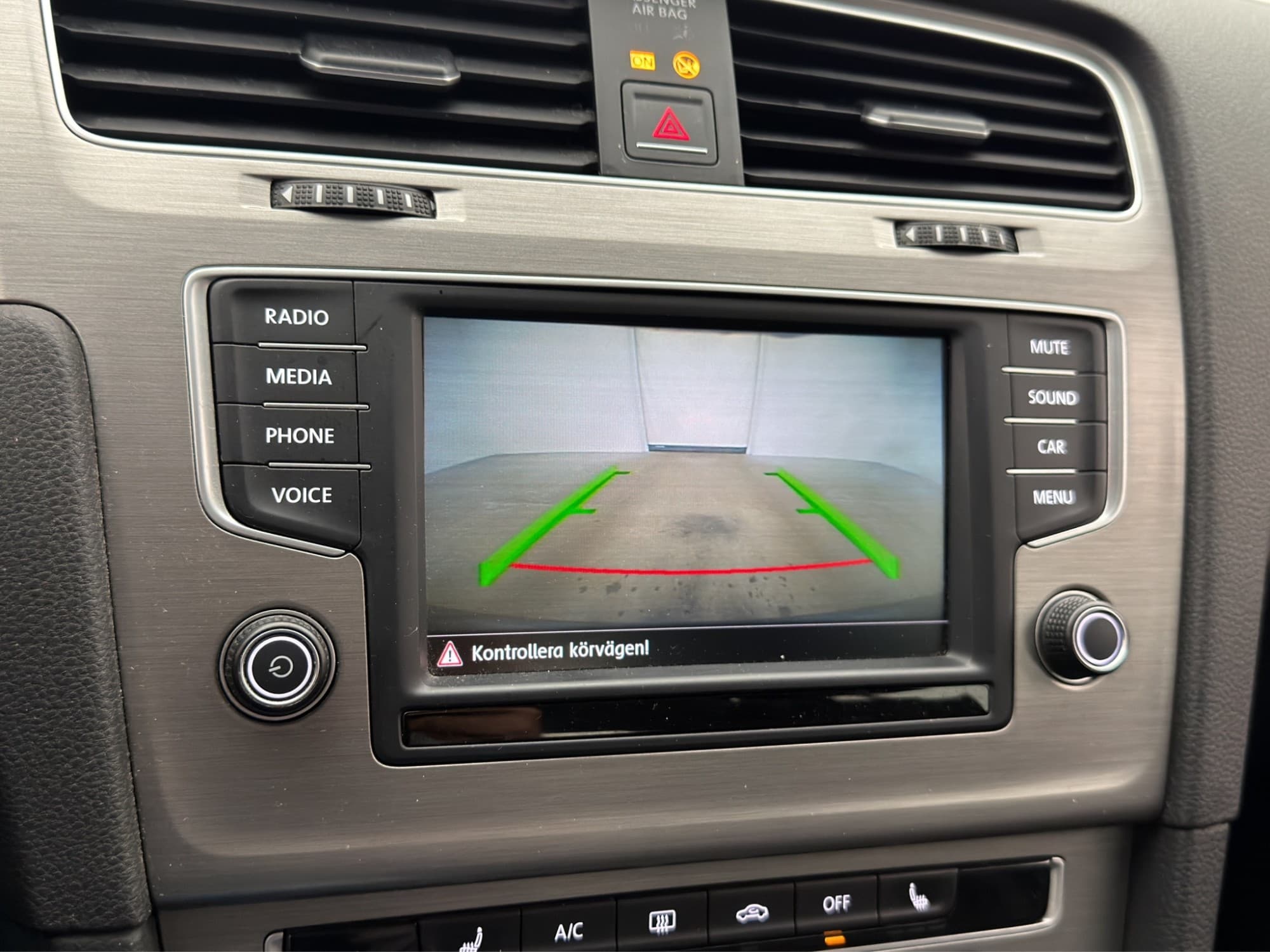 Volkswagen Golf TDI 110hk En-Brukare Backkamera CarPlay 