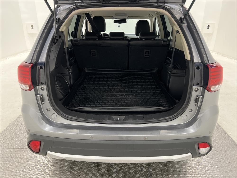 Mitsubishi Outlander 4WD Business Kamera 7-Sits HELG KAMPANJinteriör