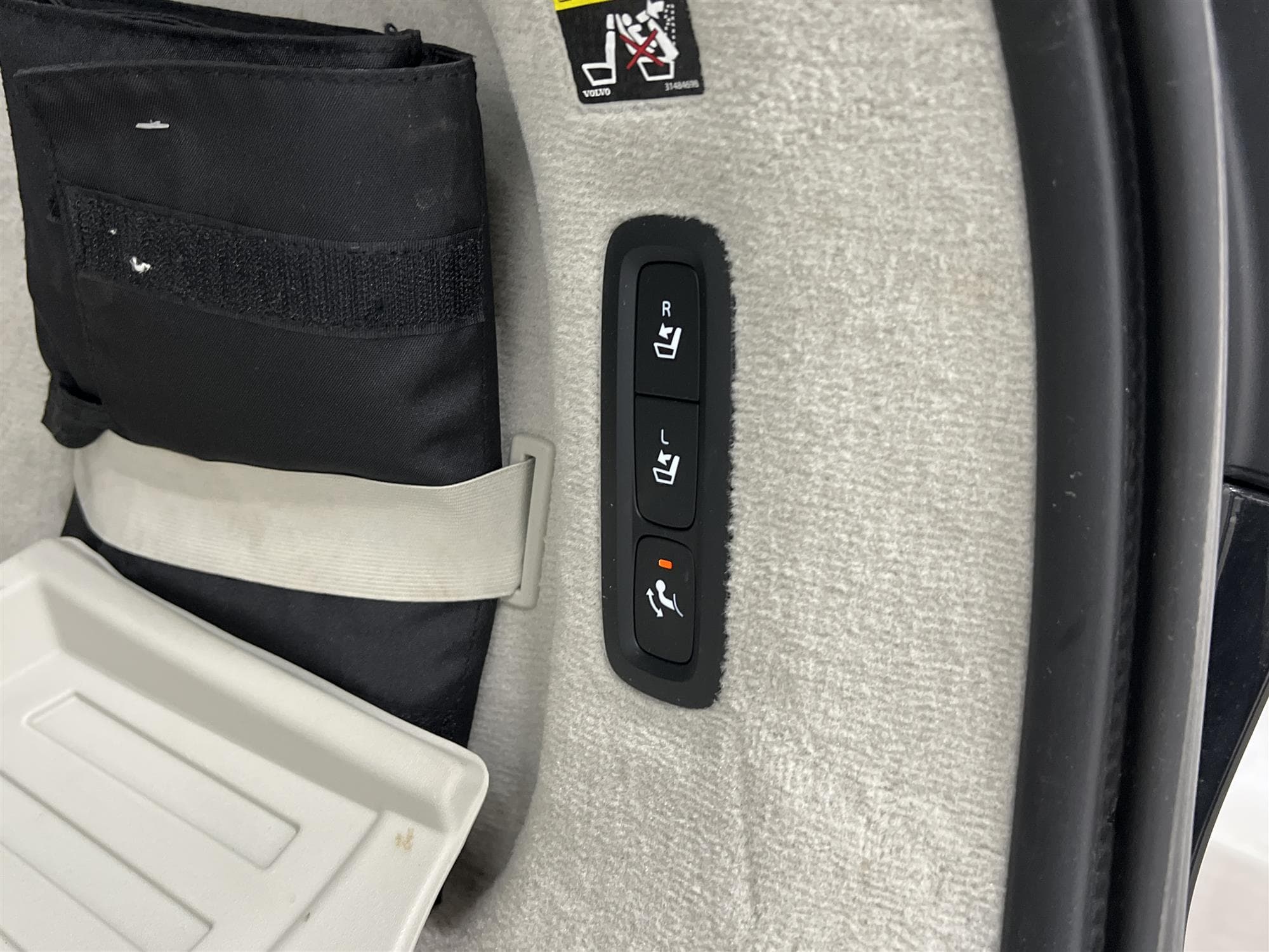 Volvo V90 D3 AWD 150hk Momentum Advanced VOC D-Värm Drag