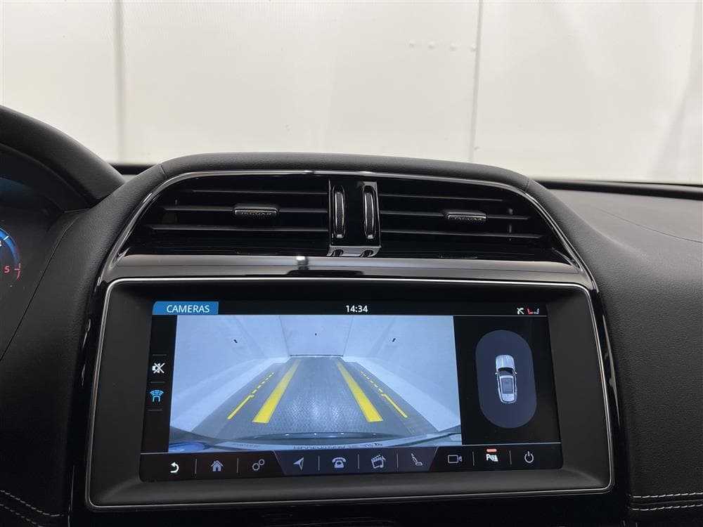 Jaguar F-Pace 2.0D AWD 180hk R-Sport Pano Cockpit Navi Skinn