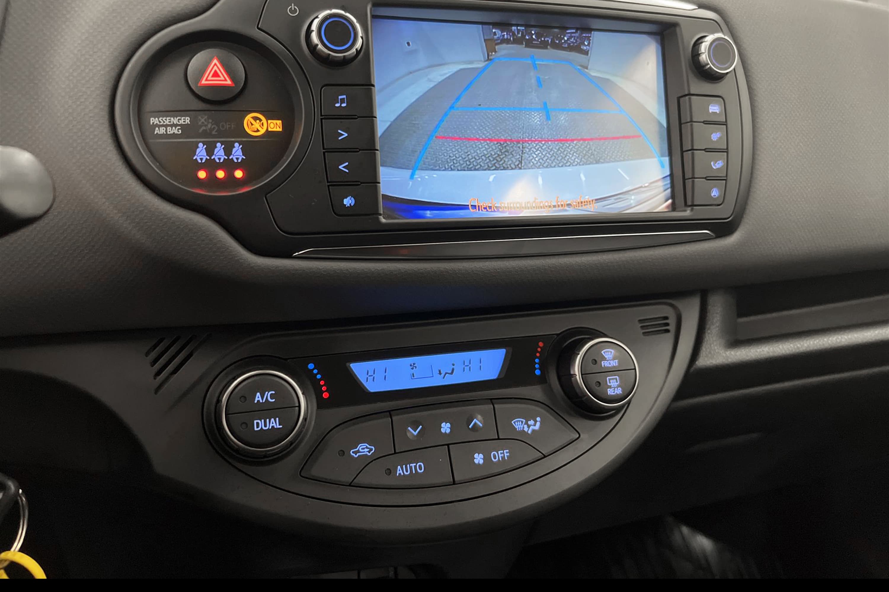 Toyota Yaris Hybrid e-CVT 101hk 2 Brukare B-Kam 360kr Skatt