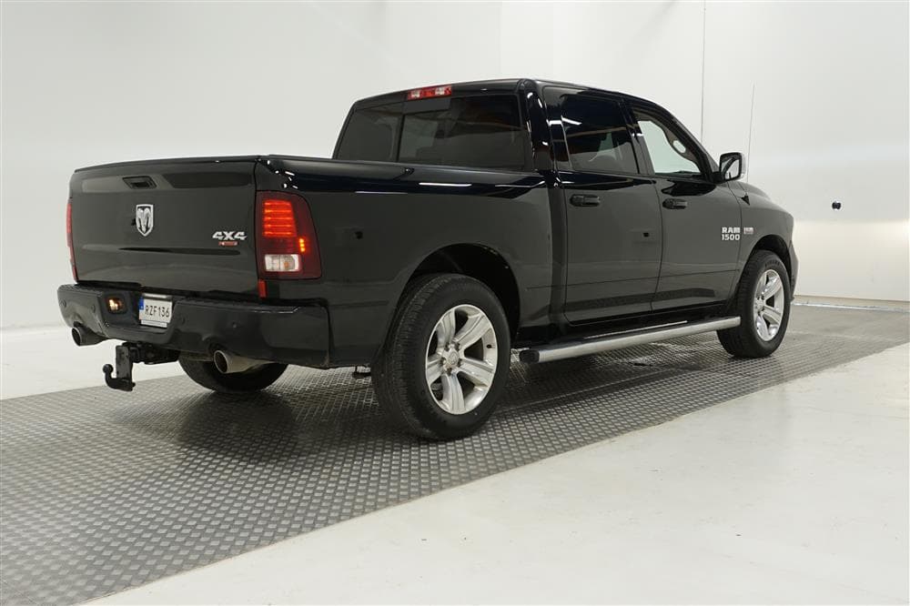 Dodge Ram Sport 5.7 4WD 401hk Taklucka Navi Dragkrok exteriör