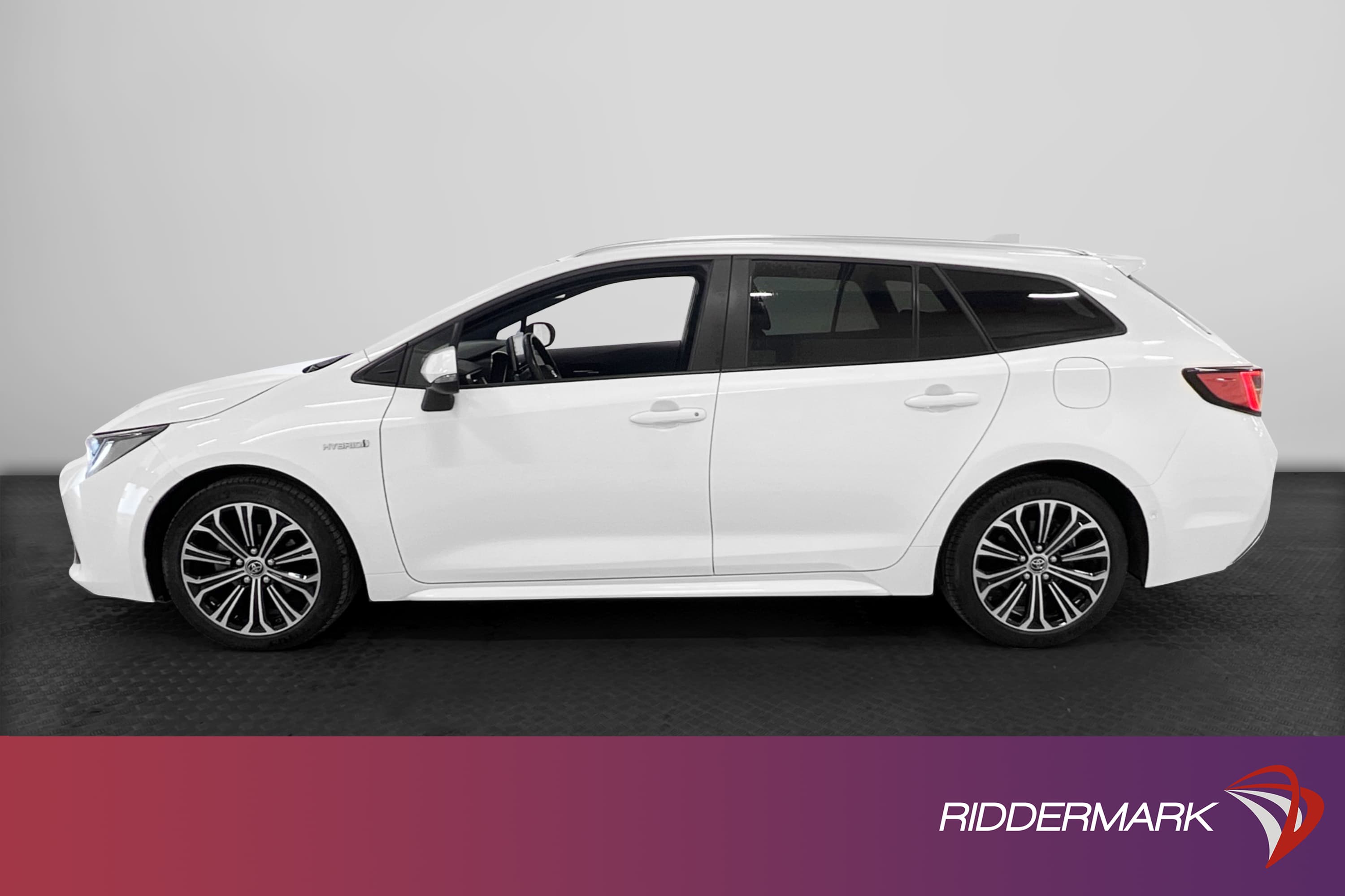 Toyota Corolla TS Hybrid CVT 122hk