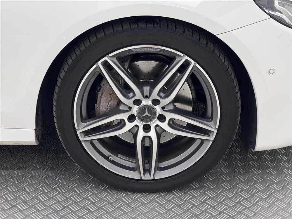 Mercedes-Benz E 220d 194hk AMG Pano Burmester B-Kam GPS Draginteriör