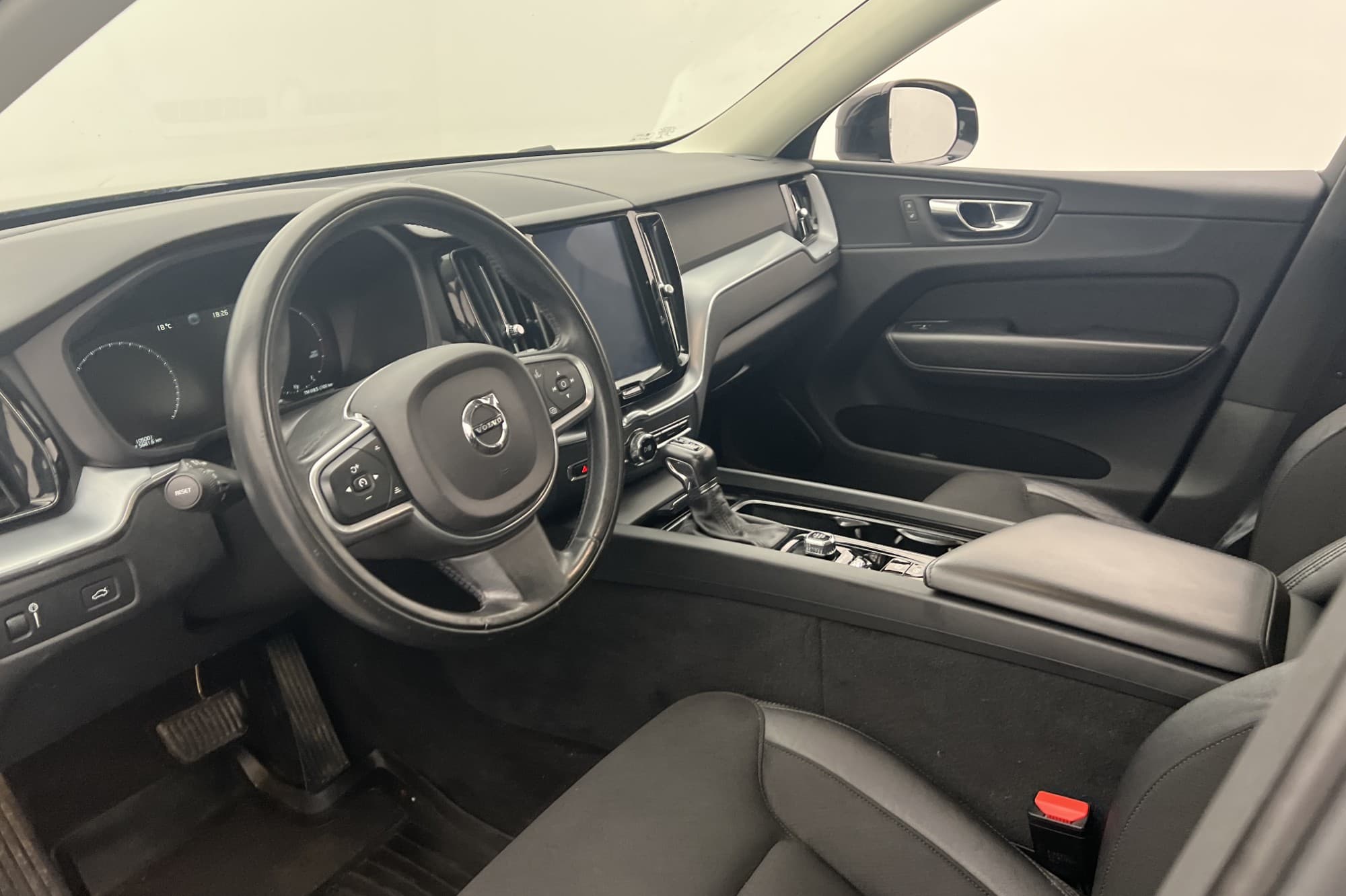 Volvo XC60 D4 AWD Momentum VOC Värmare Halvskinn Sensorer