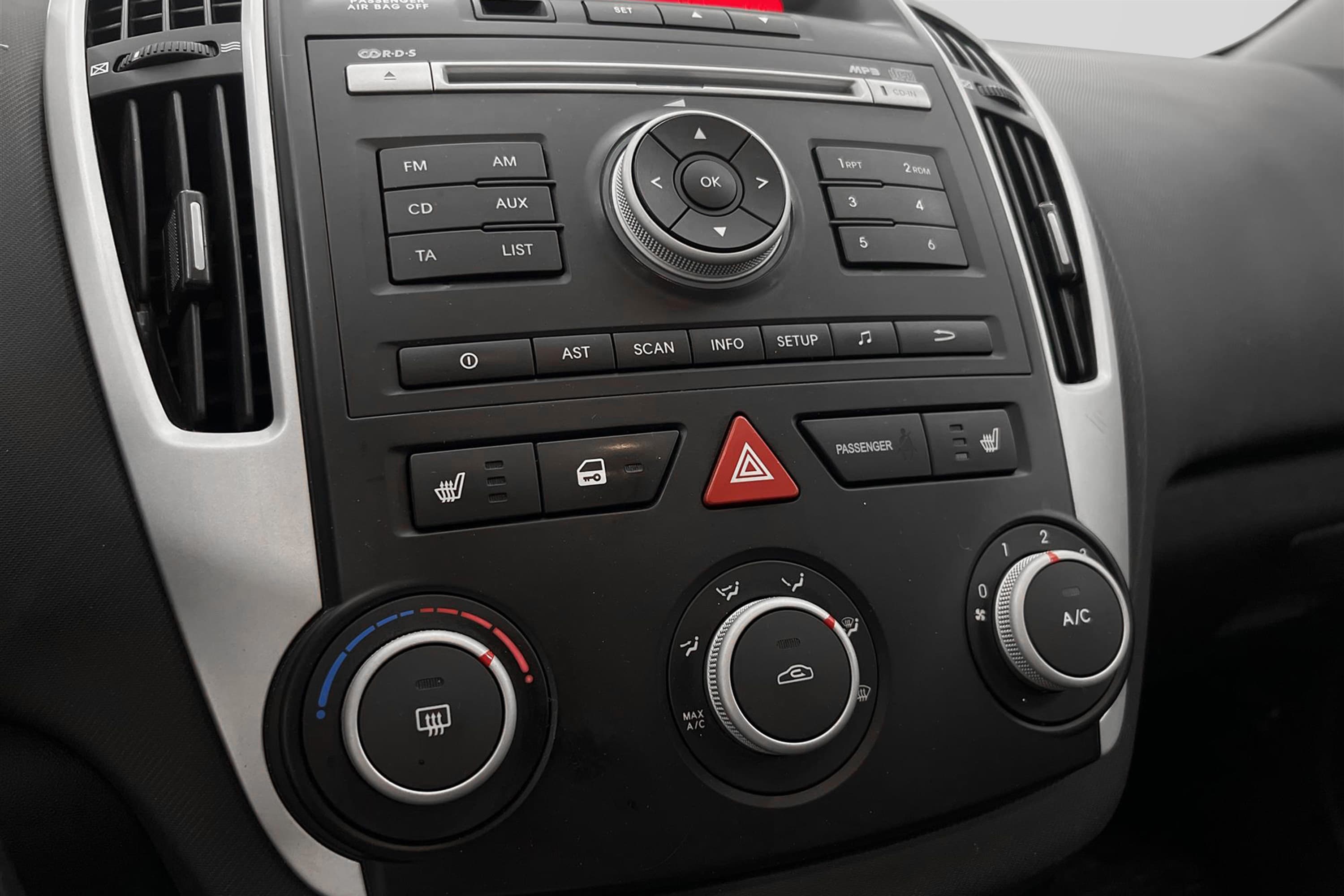 Kia Ceed 1.4 CVVT 90hk M-Värm Nyserv 822kr Skatt 0,49L/mil