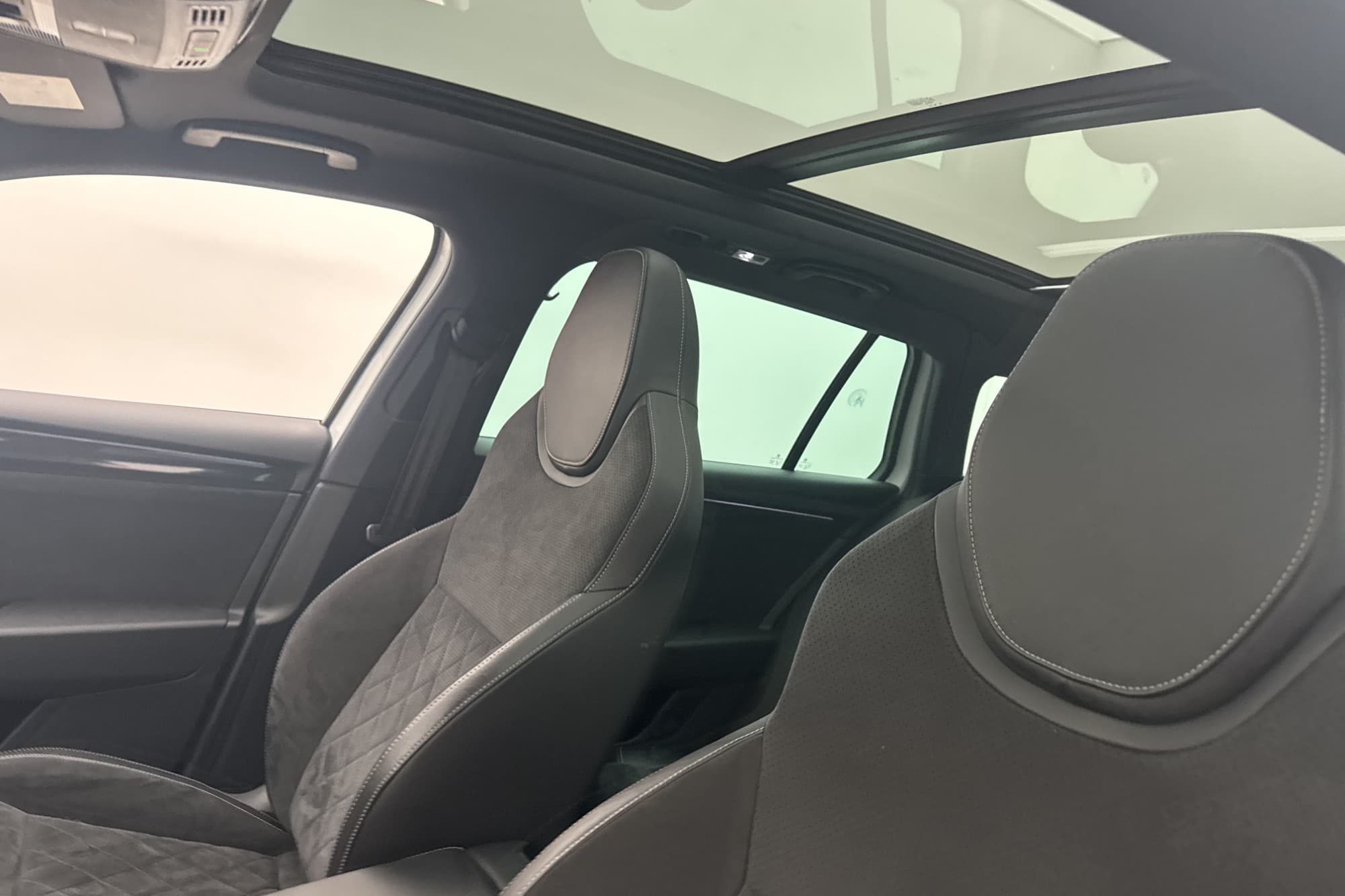 Skoda Superb 2.0 TDI 4x4 Sportline Canton Panoroma Se UTR
