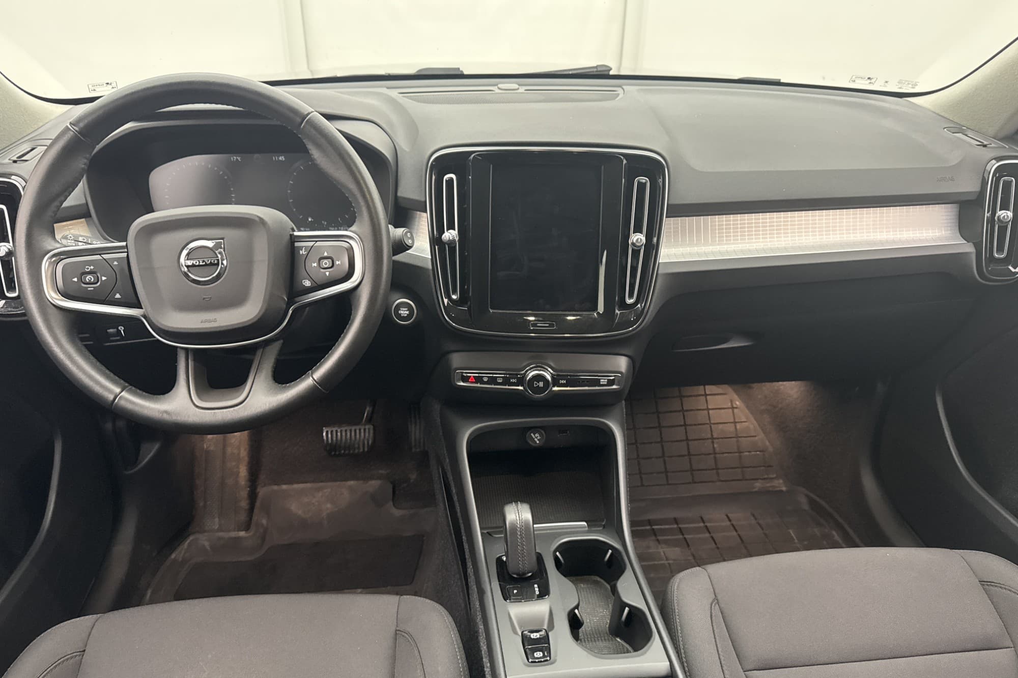 Volvo XC40 T2 Momentum VOC Värmare Kamera Rattvärme Dragkrok