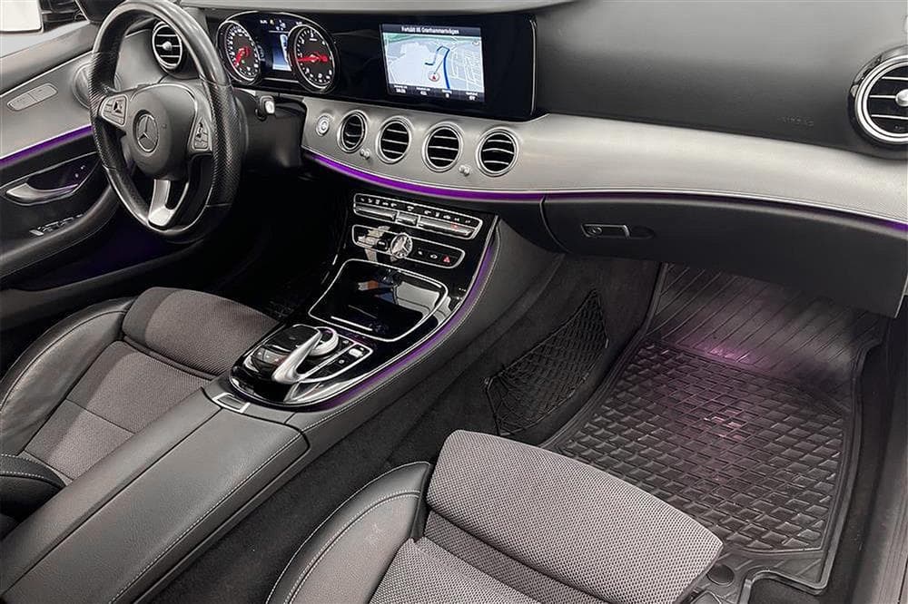 Mercedes-Benz E 220 d 4M 194hk D-värme Burmester 360° Draginteriör