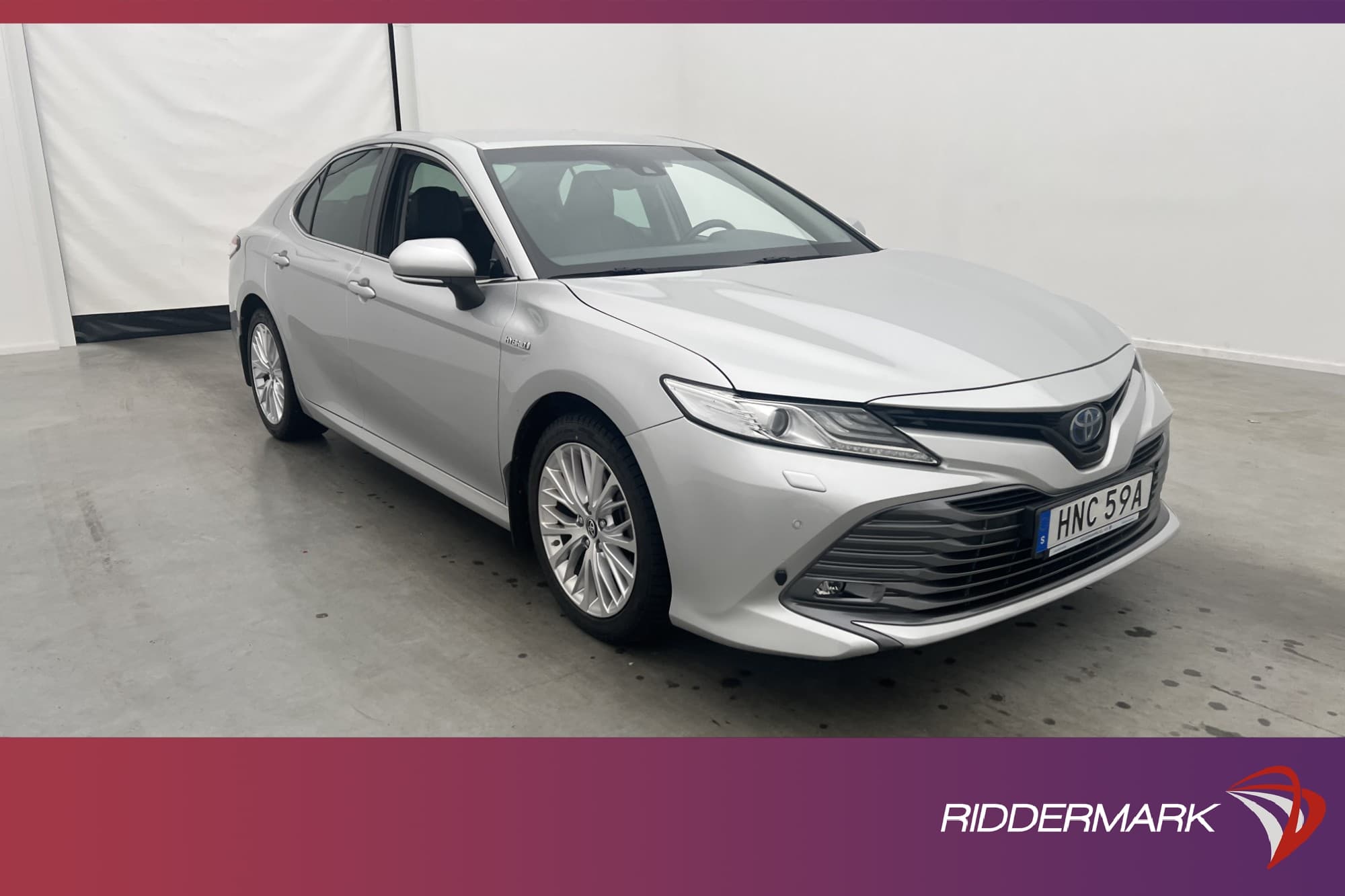 Toyota Camry Hybrid 218hk