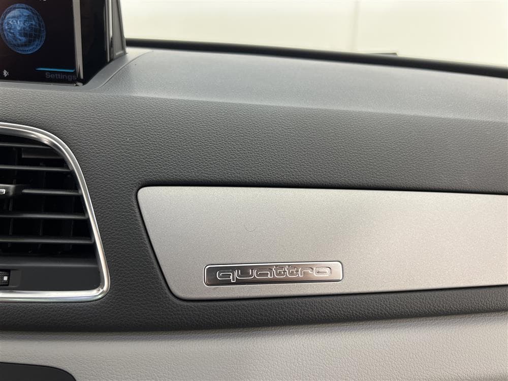 Audi Q3 2.0 TDI Quattro 140hk Pano Skinn Navi 0,57l/milinteriör