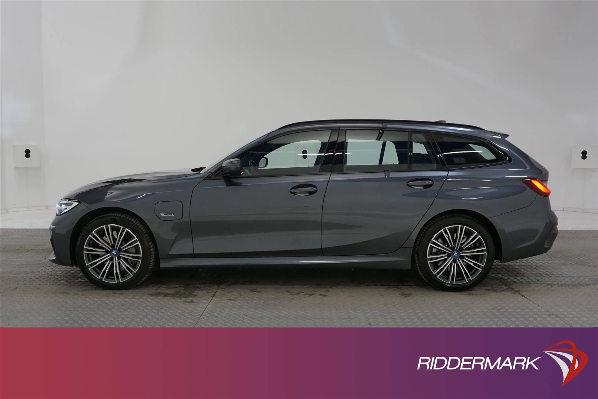 BMW 330e xDrive Touring 292hk