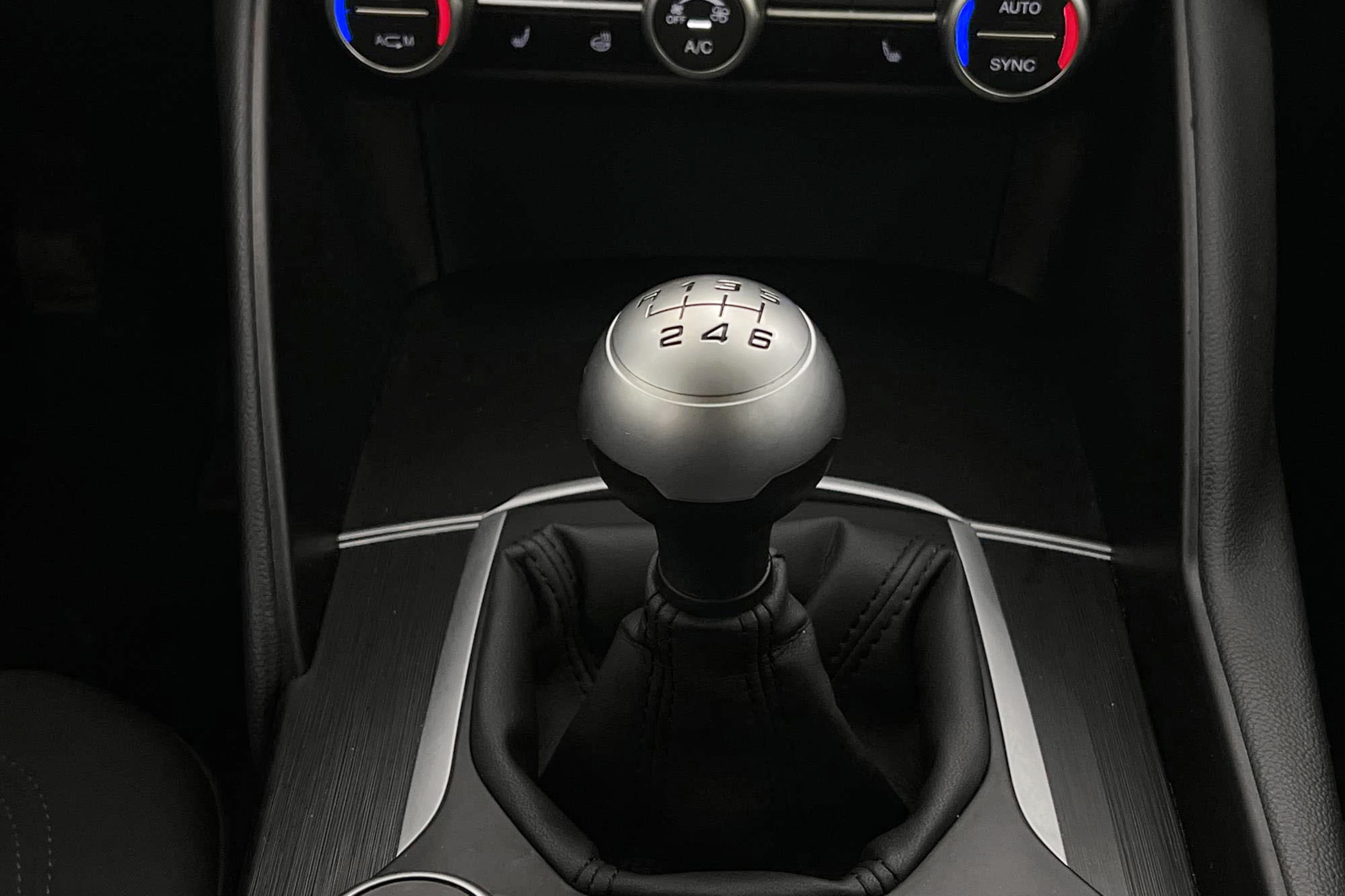 Alfa Romeo Giulia 2.2 JTDM 150hk B-Kamera Välserv 0,35L/mil