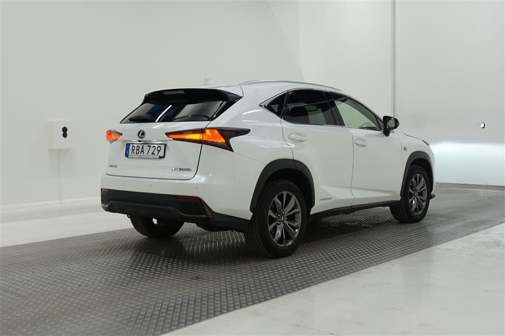 Lexus NX 300h 2.5 E-CVT 197hk AWD F Sport Skinn Navi B-Kamexteriör