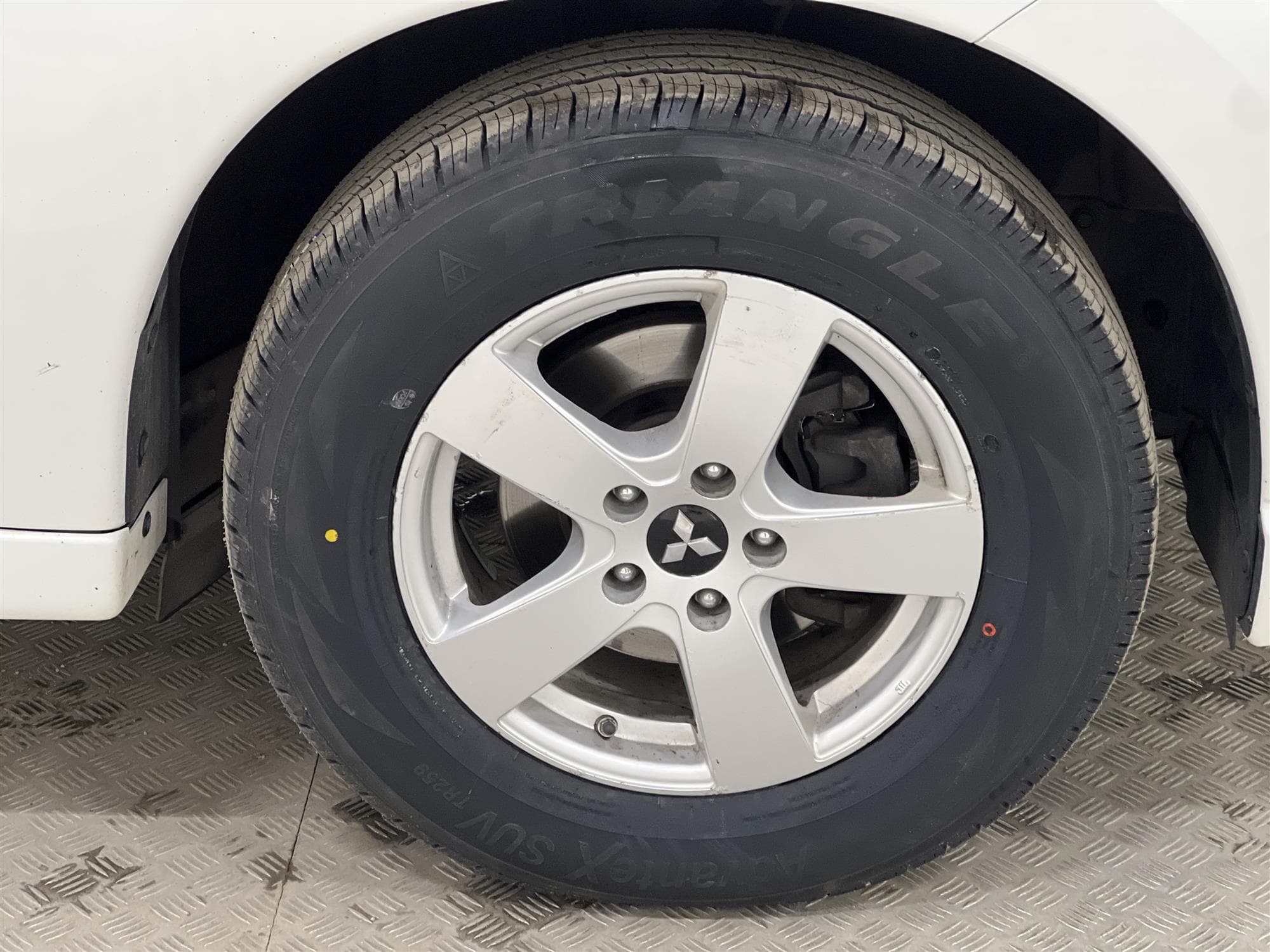 Mitsubishi Outlander P-HEV 4WD 360° Drag Taklucka Carplayinteriör