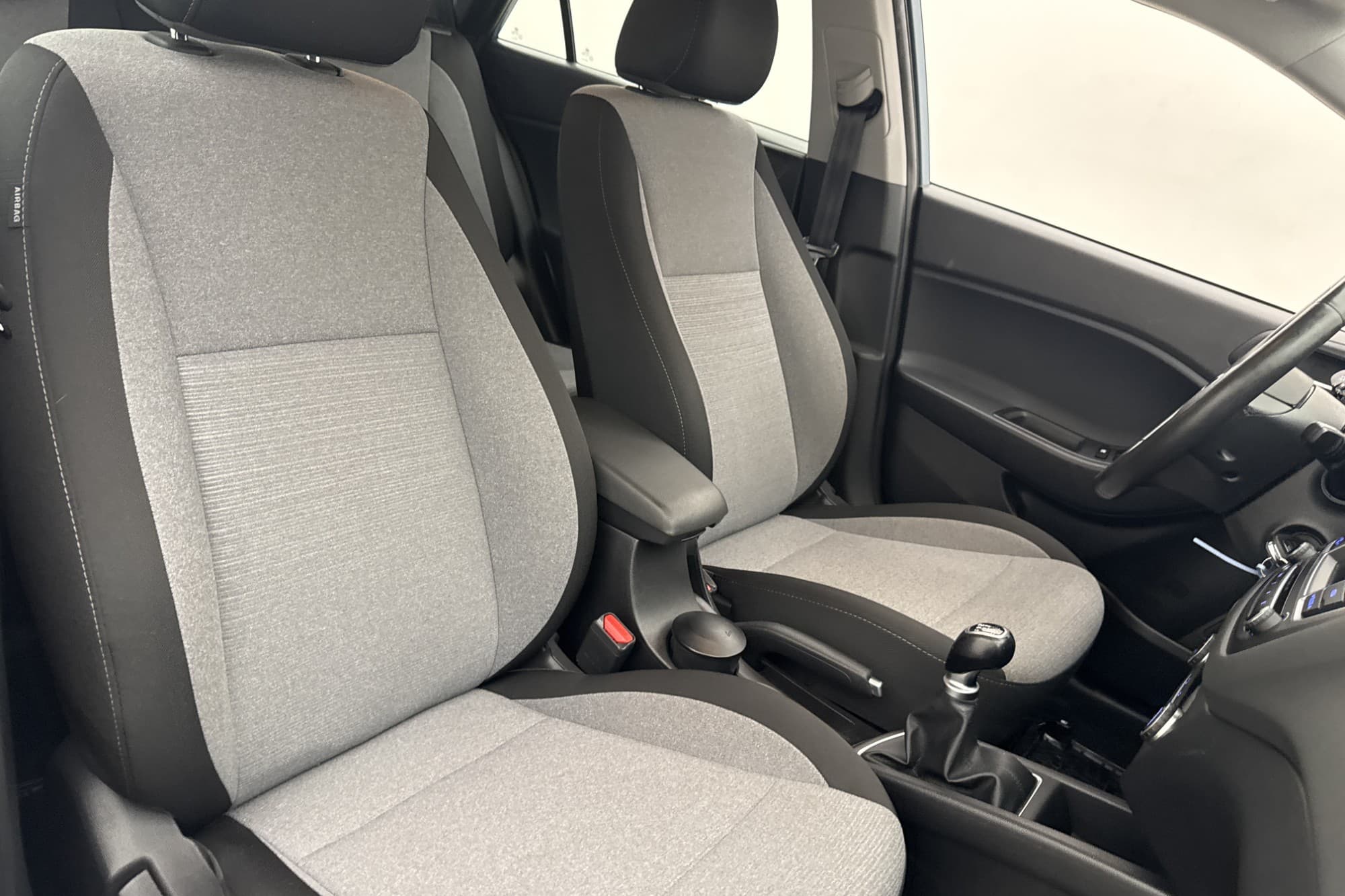 Hyundai i20 84hk Sensorer Rattvärme Farthållare Bluetooth