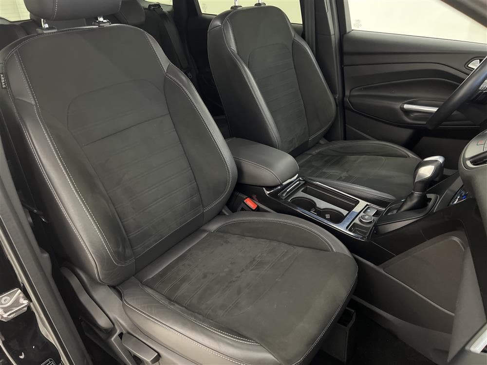 Ford Kuga 2.0 TDCi AWD 180hk ST-Line Kamera Drag Välservad