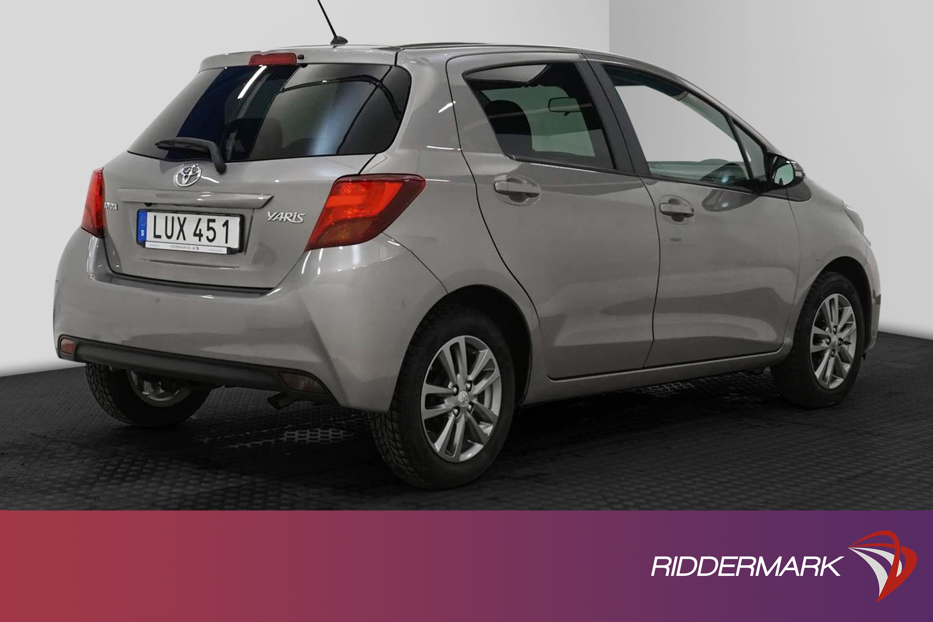Toyota Yaris 1.33 99hk 1 Bruk B-Kamera 426kr Skatt 0,49L/mil