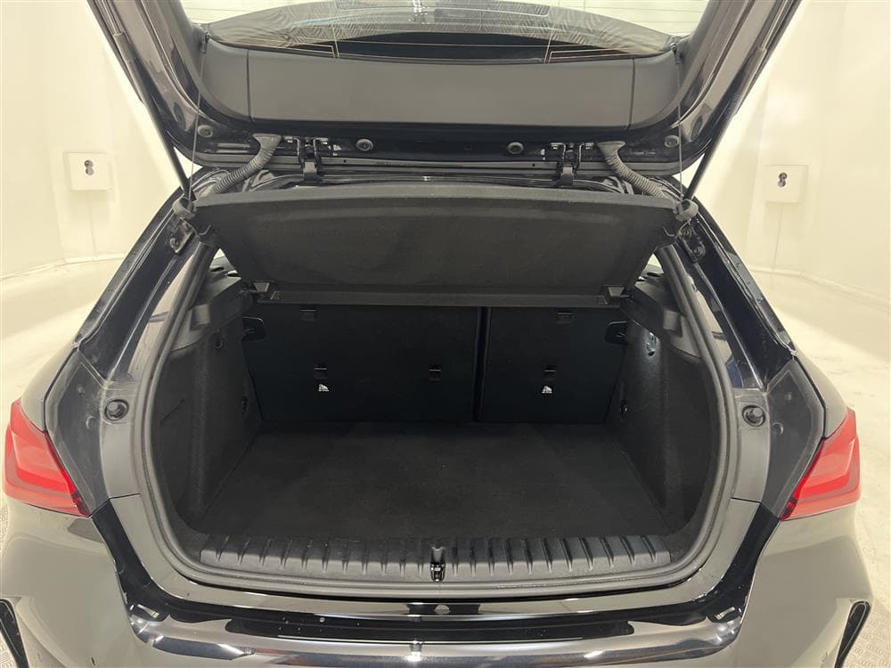BMW 118d 150hk M-Sport Connected Driveinteriör