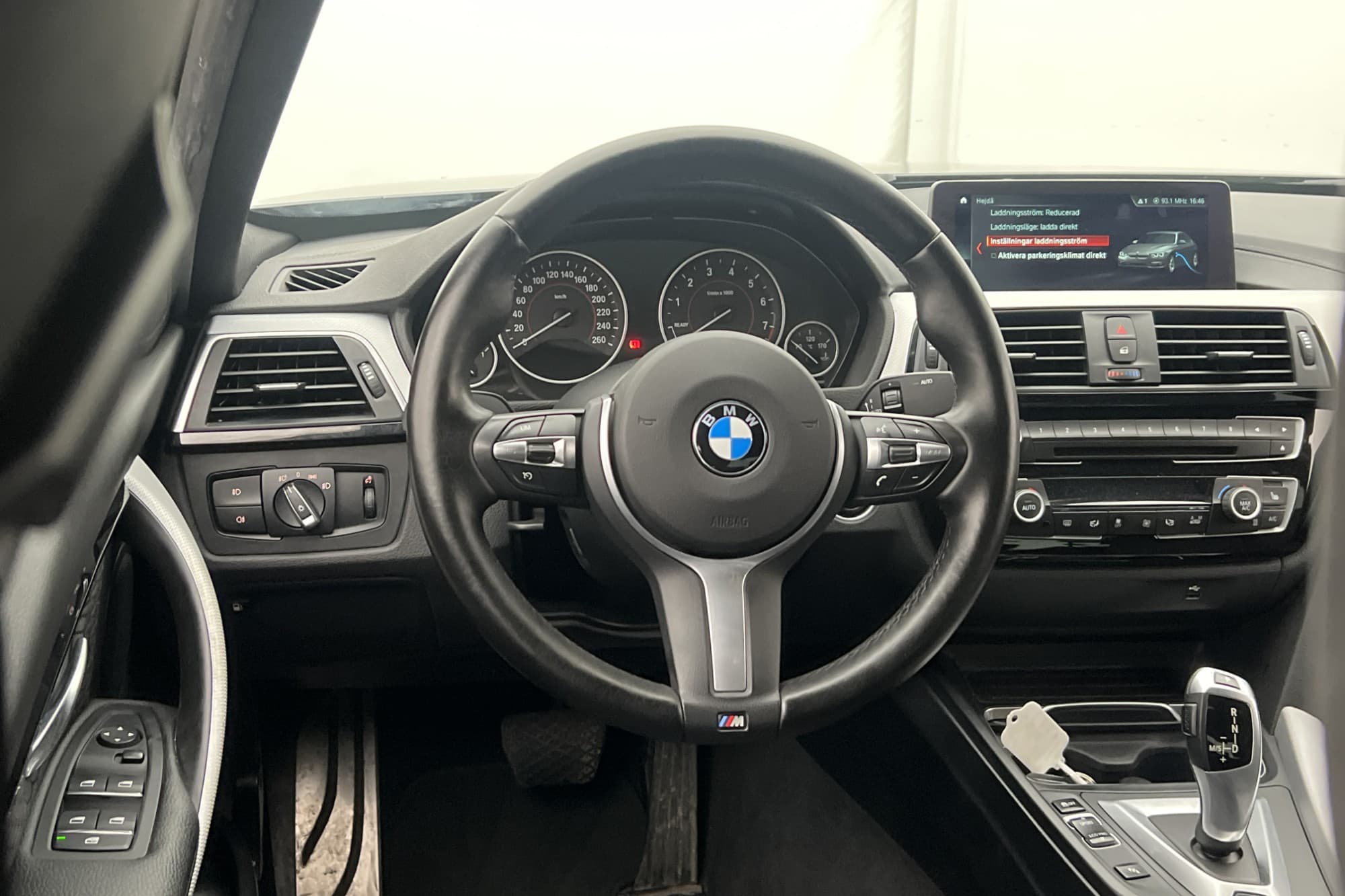 BMW 330 e Sedan 252hk M Sport HiFi Navi Sensorer Rattvärme