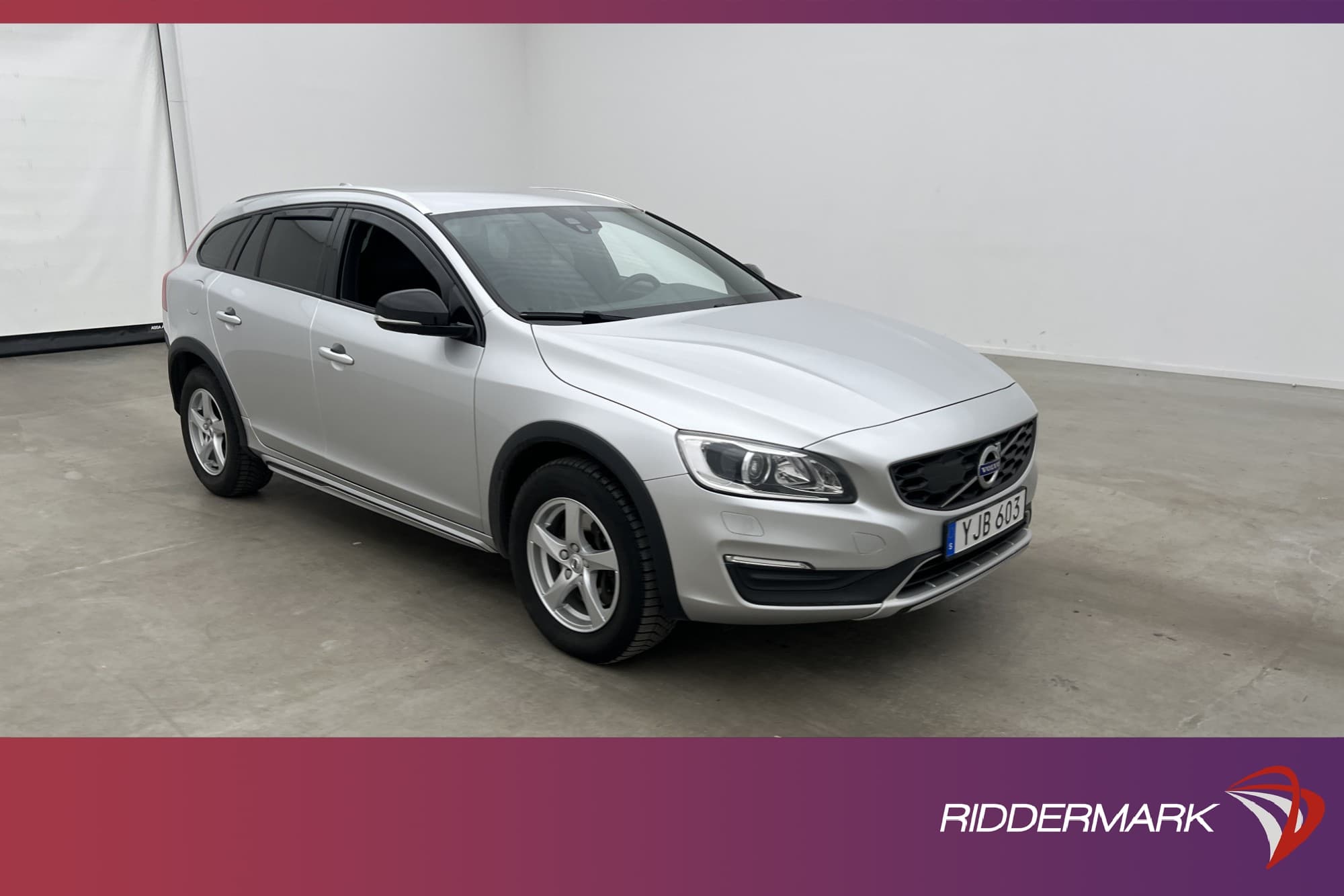 Volvo V60 Cross Country D4 AWD Summum