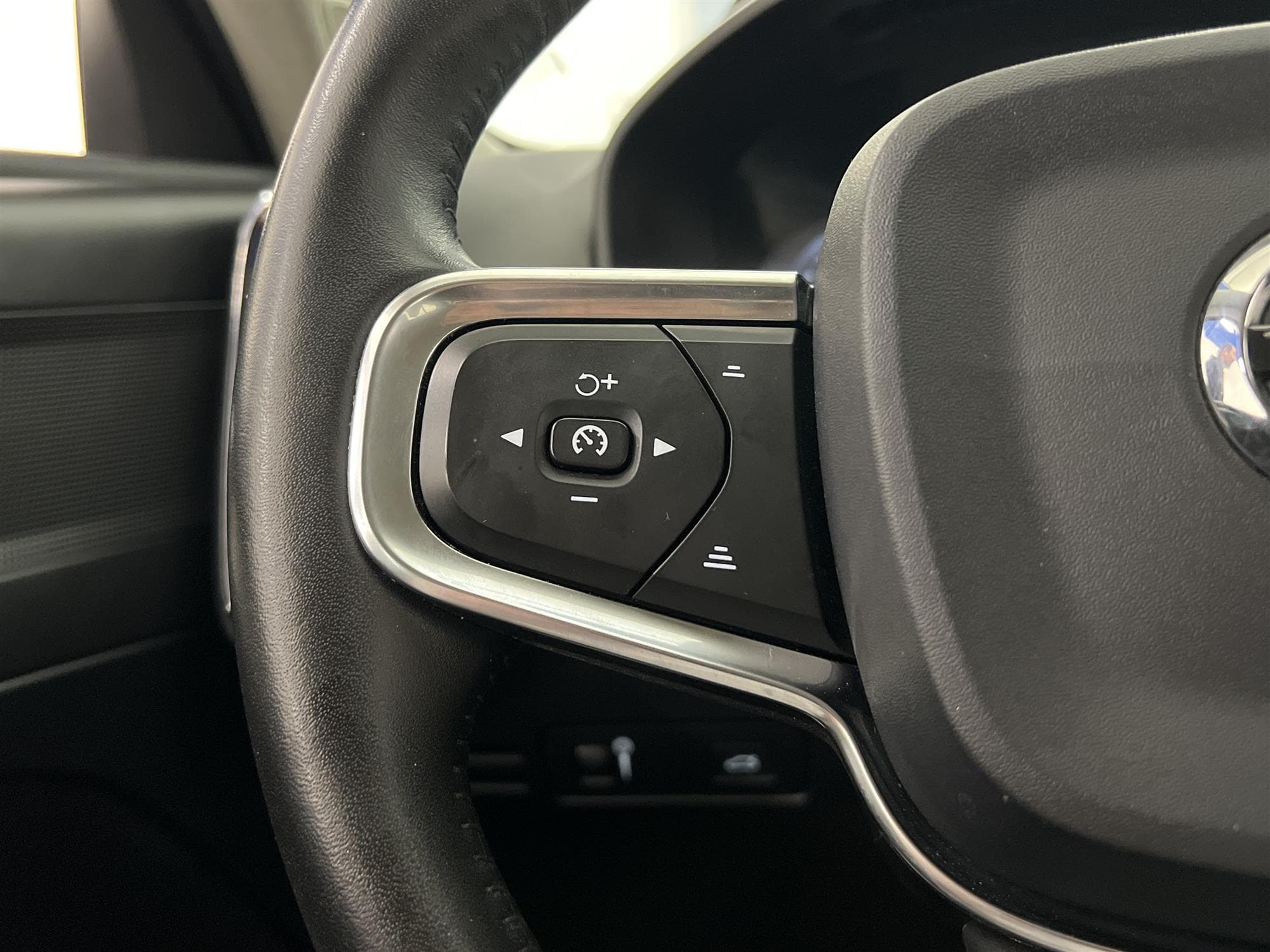 Volvo XC40 T5 AWD 247hk Voc B-Värm Drag B-Kamera Navi BLIS