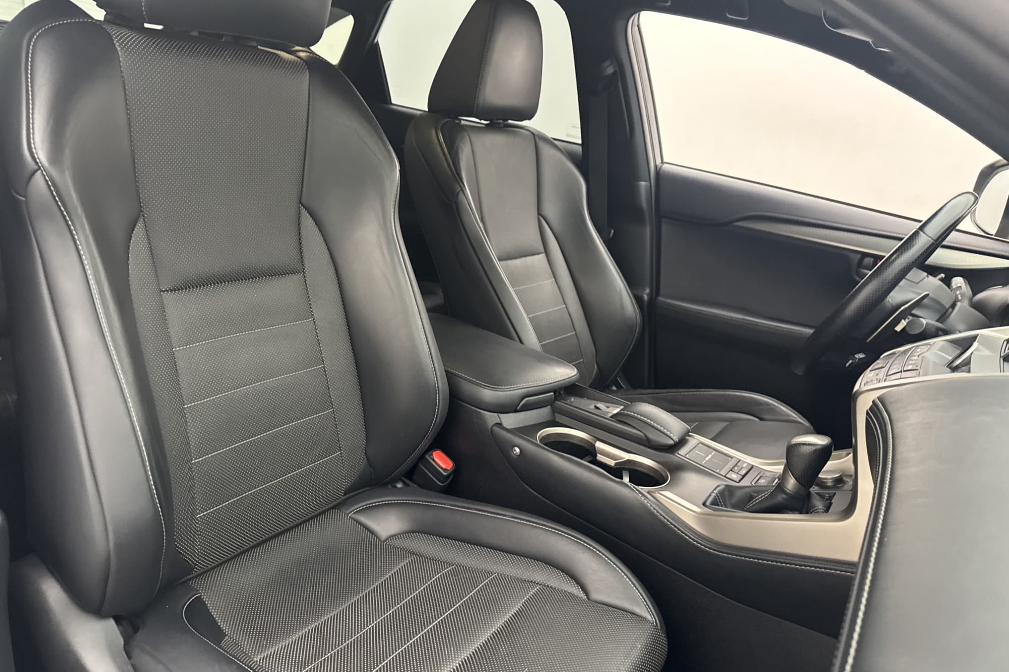 Lexus NX 300h AWD F Sport Teknik-Paket M&K-Värm Kamera Drag